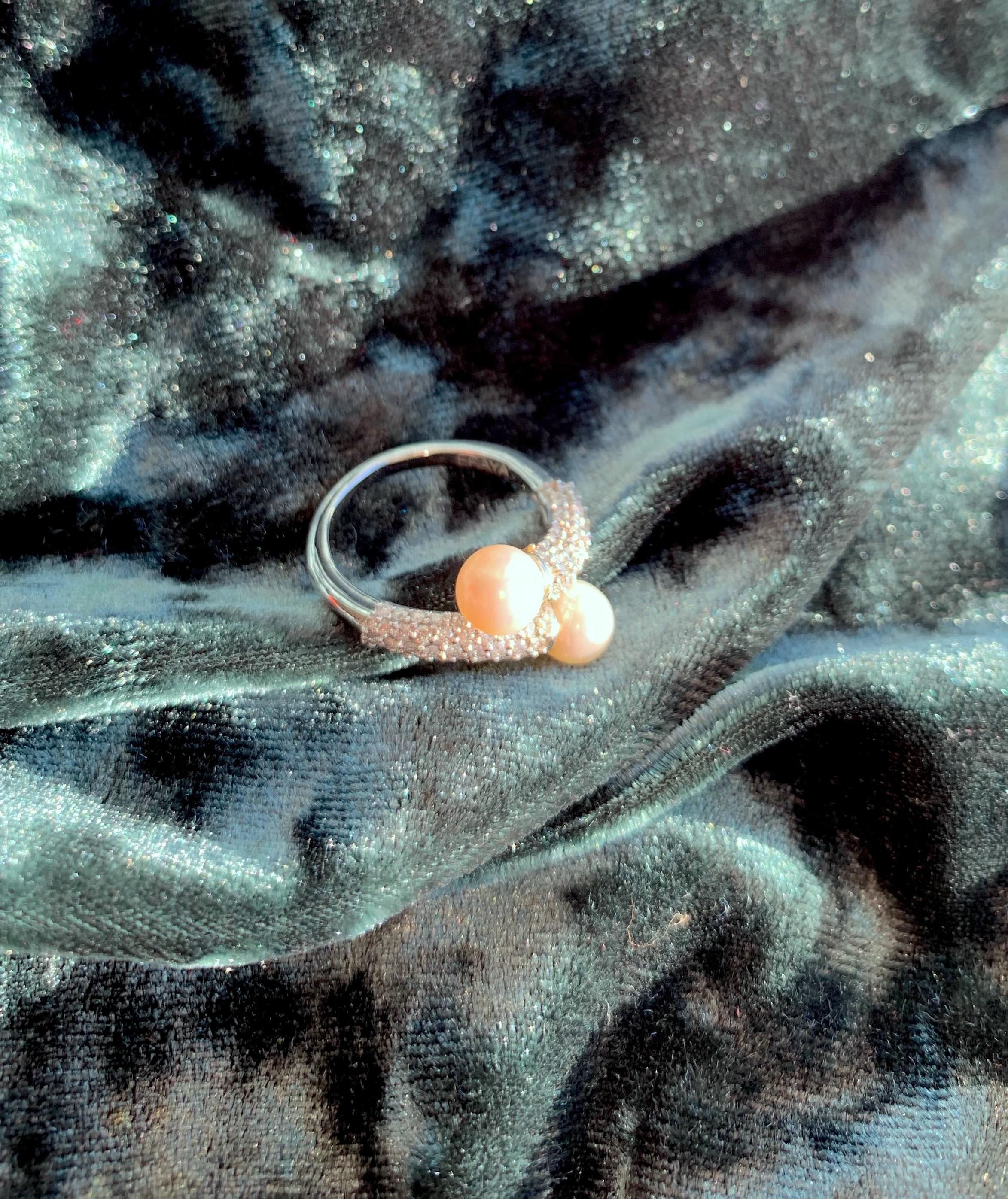 Round Cut Diamond Pearl Unity Ring For Sale