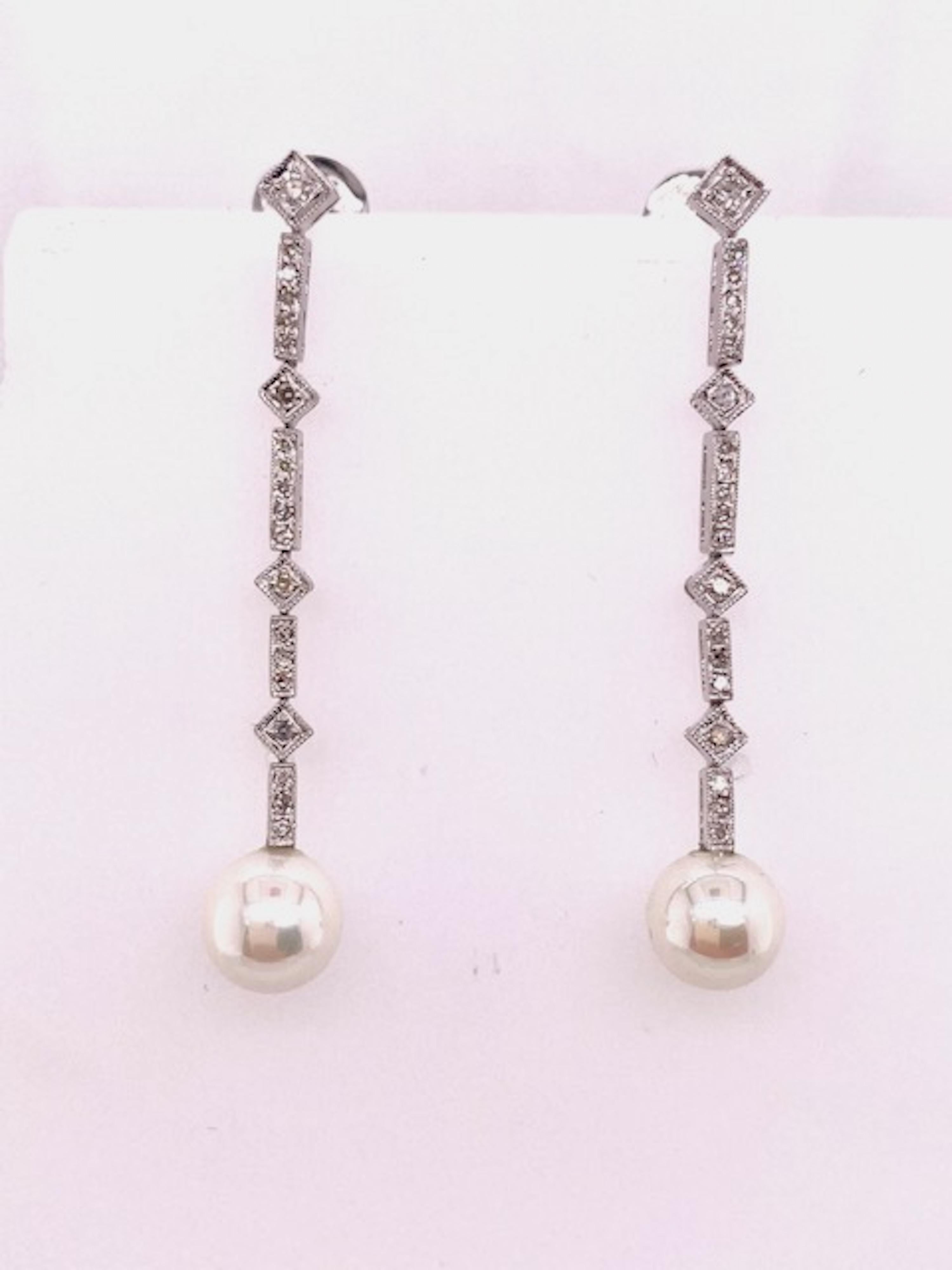Boucles d'oreilles en or blanc avec diamants et perles Excellent état - En vente à New York, NY