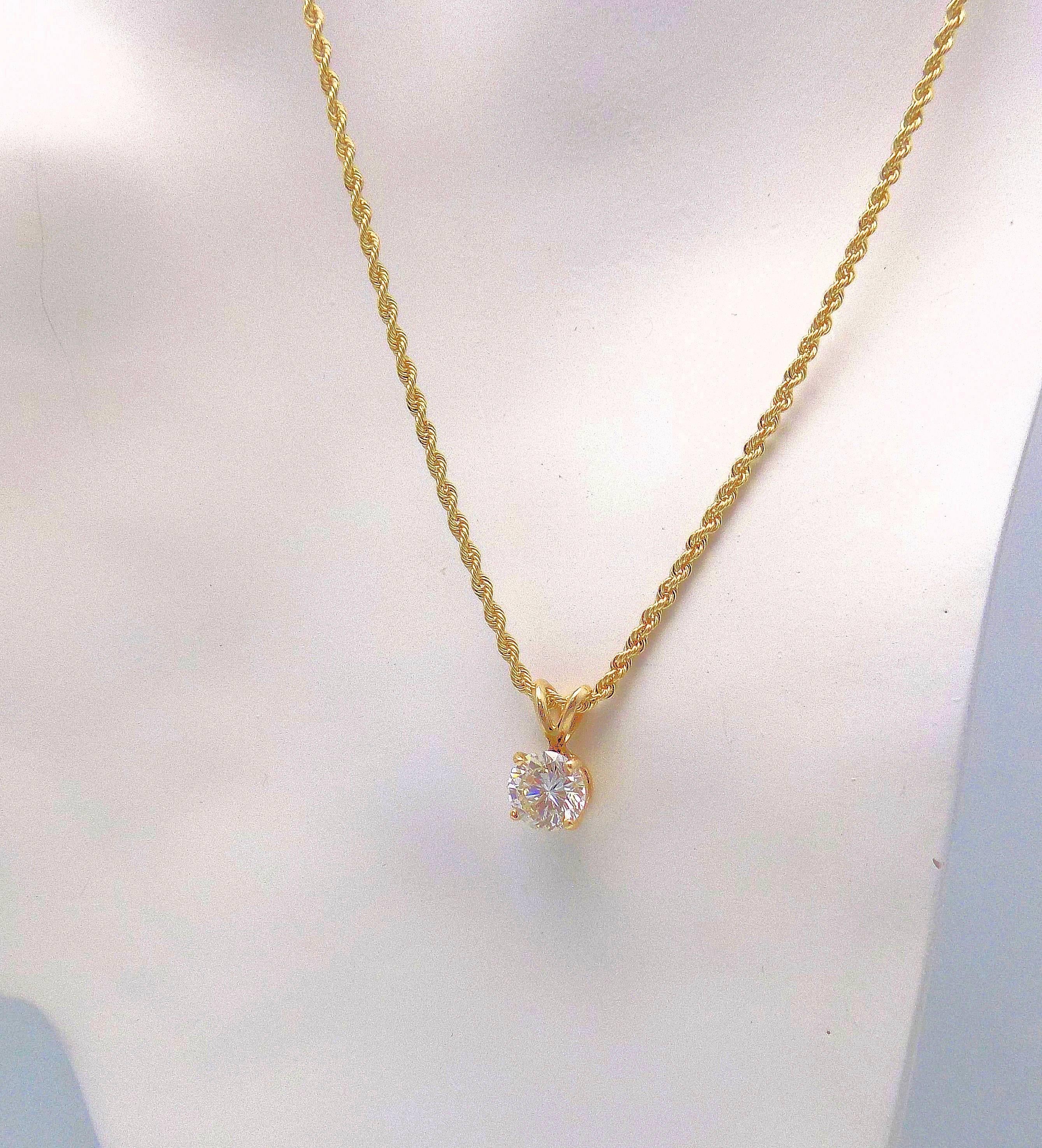 Diamond Pendant and 14 Karat Yellow Gold Rope Chain In New Condition For Sale In Dallas, TX
