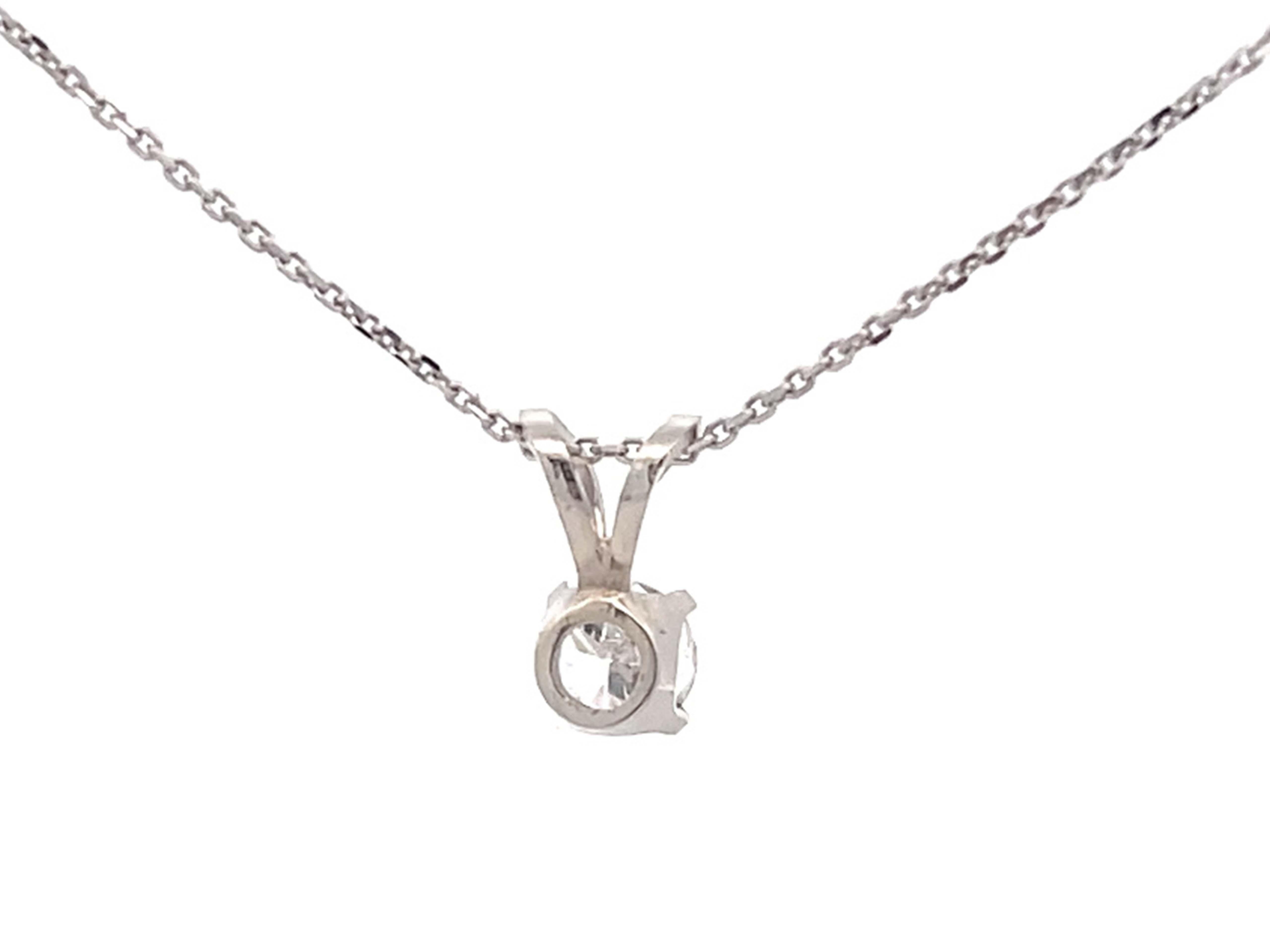 Diamond Pendant and Chain in 14k White Gold For Sale 1