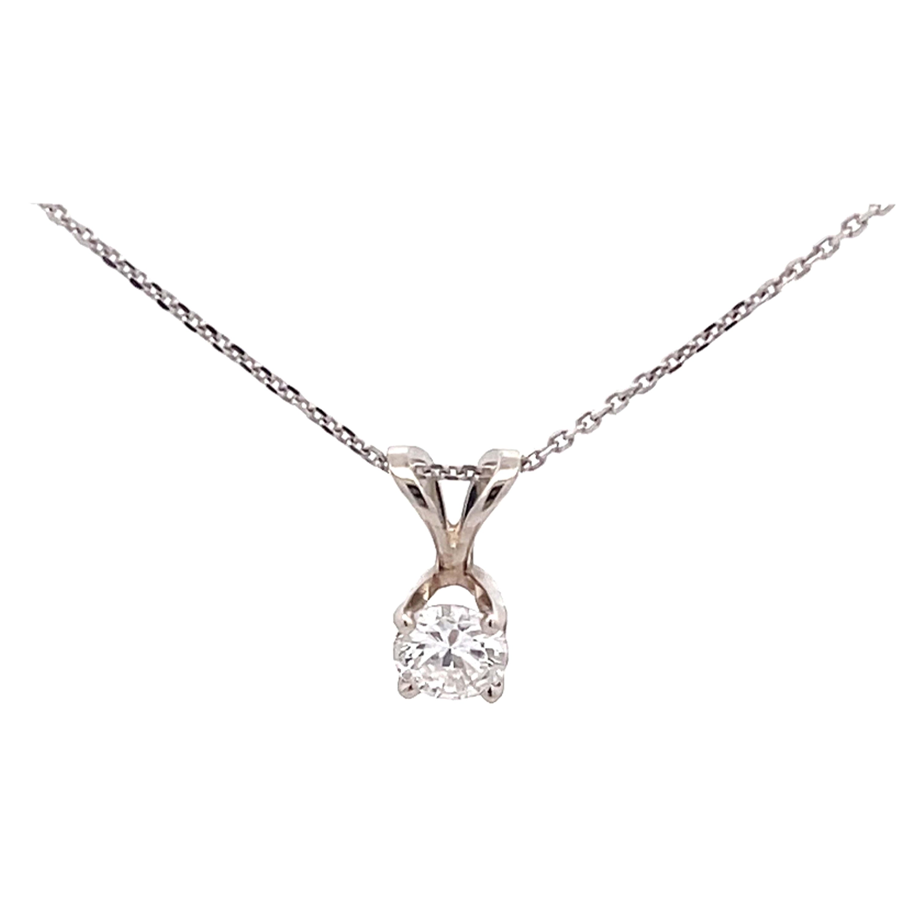 Colgante y cadena de diamantes en oro blanco de 14k