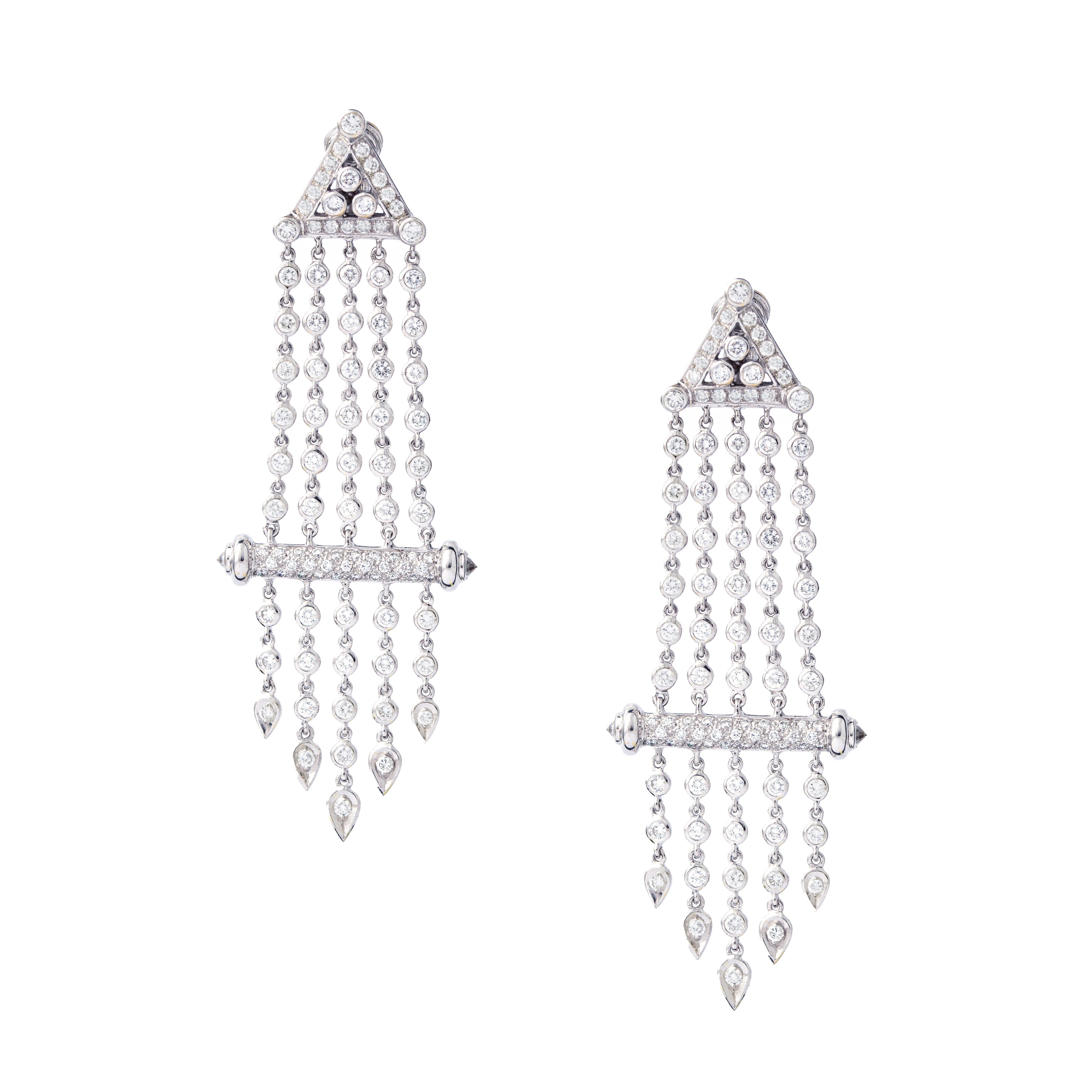 Earrings in 18kt white gold set with 3.98 cts of diamonds.

Length: 7.00 centimeters (2.76 inches).

Total weight: 18.42 grams.

Maximum Width : 2.50 centimeters (0.98 inches).