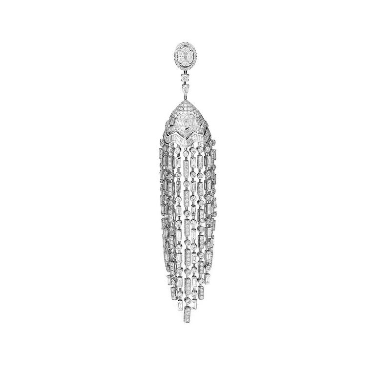 Pendant in 18kt white gold set with marquise, pear-shaped, baguette and princess cut diamonds 3.26 cts and 232 diamonds 2.71 cts                