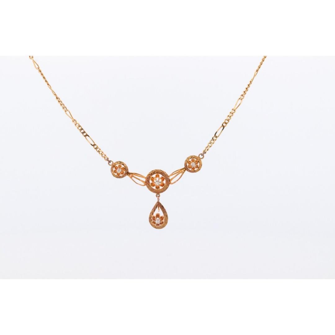 Lavallière pendante en or 14 carats avec un collier en forme de coupe de beurre serti de diamants Unisexe en vente