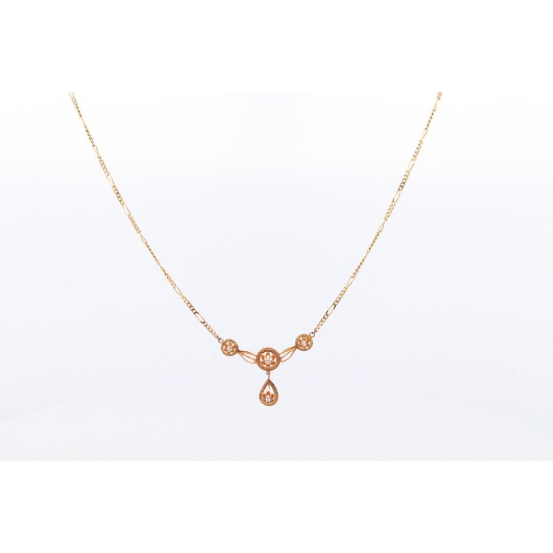 Lavallière pendante en or 14 carats avec un collier en forme de coupe de beurre serti de diamants en vente 4