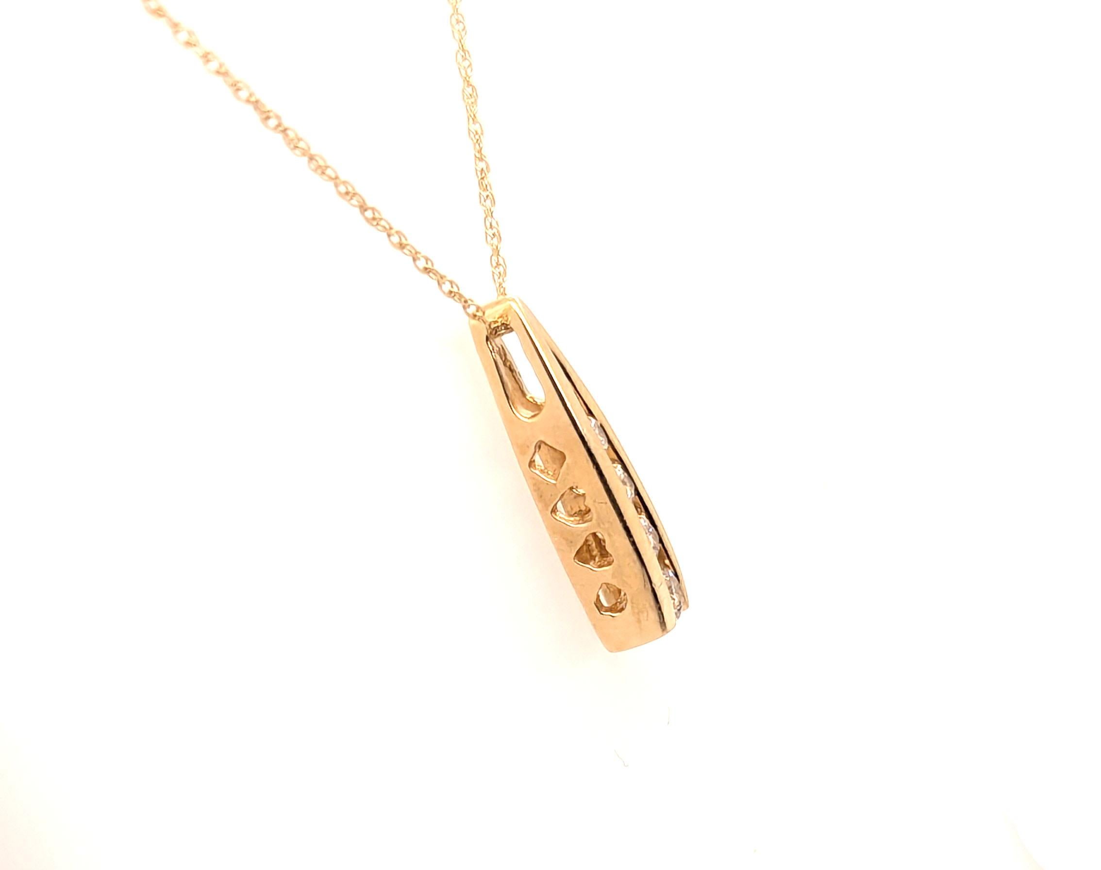 Diamond Pendant Mined .10 Carat Round Brilliant 14K Yellow Gold (Rundschliff) im Angebot