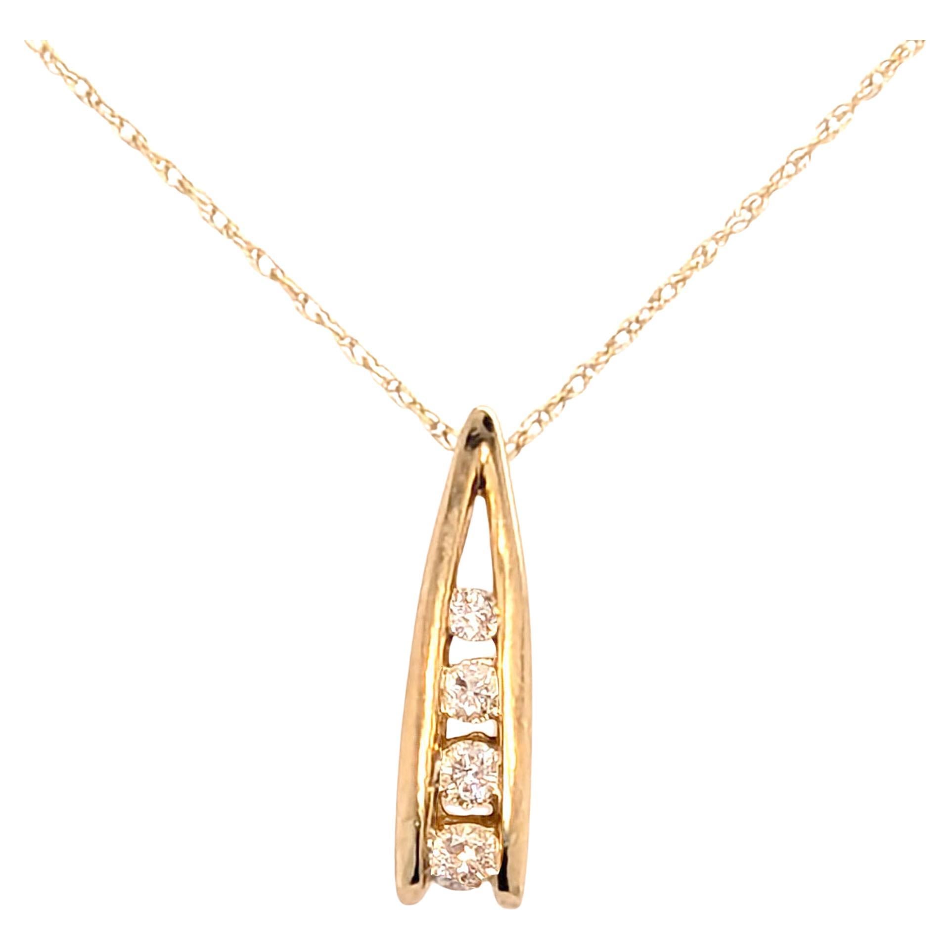 Diamond Pendant Mined .10 Carat Round Brilliant 14K Yellow Gold in vendita