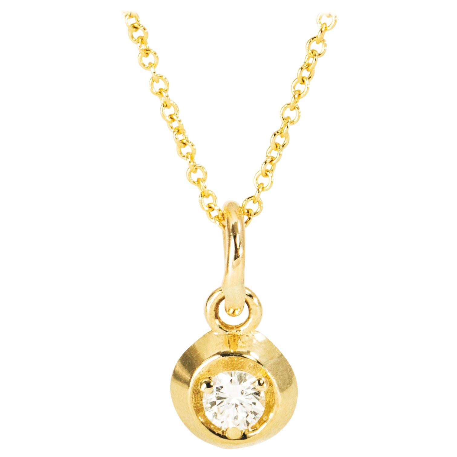 Diamond Pendant Necklace Circle For Sale