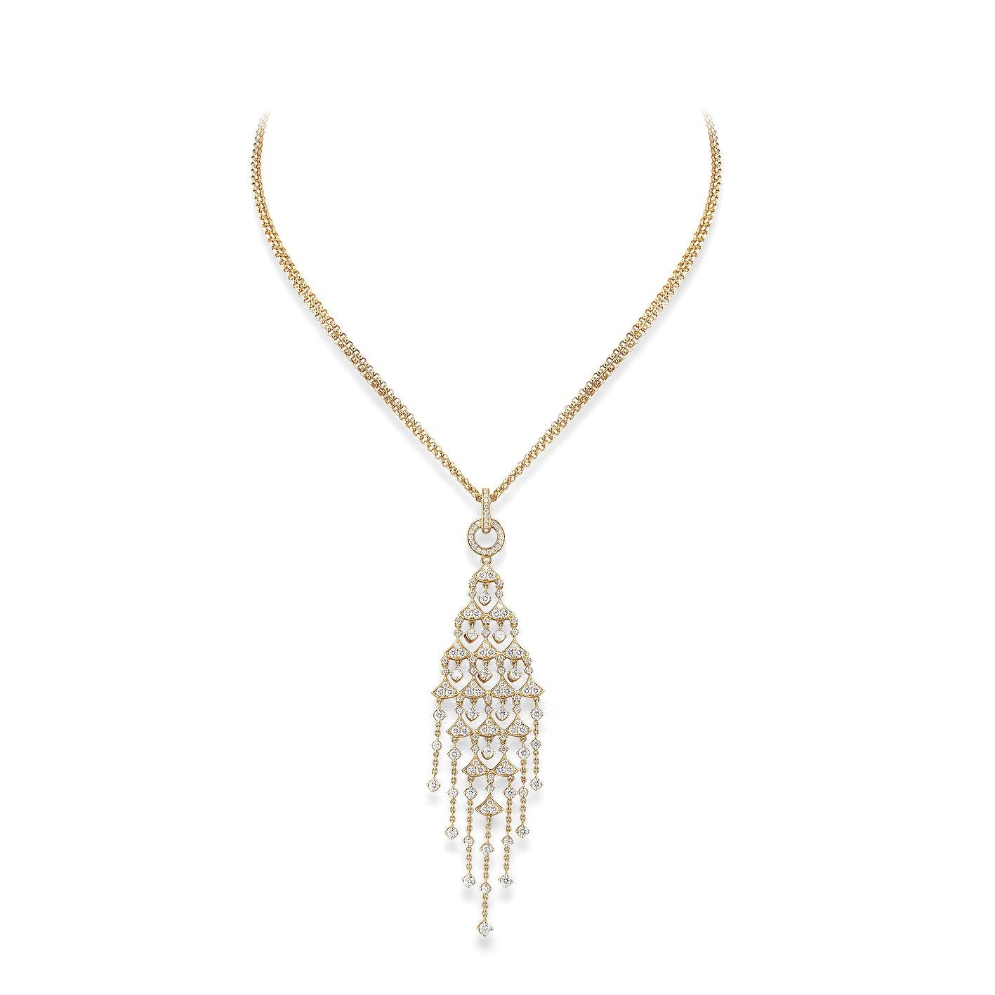 Pendant in 18kt yellow gold set with 134 diamonds 3.54 cts