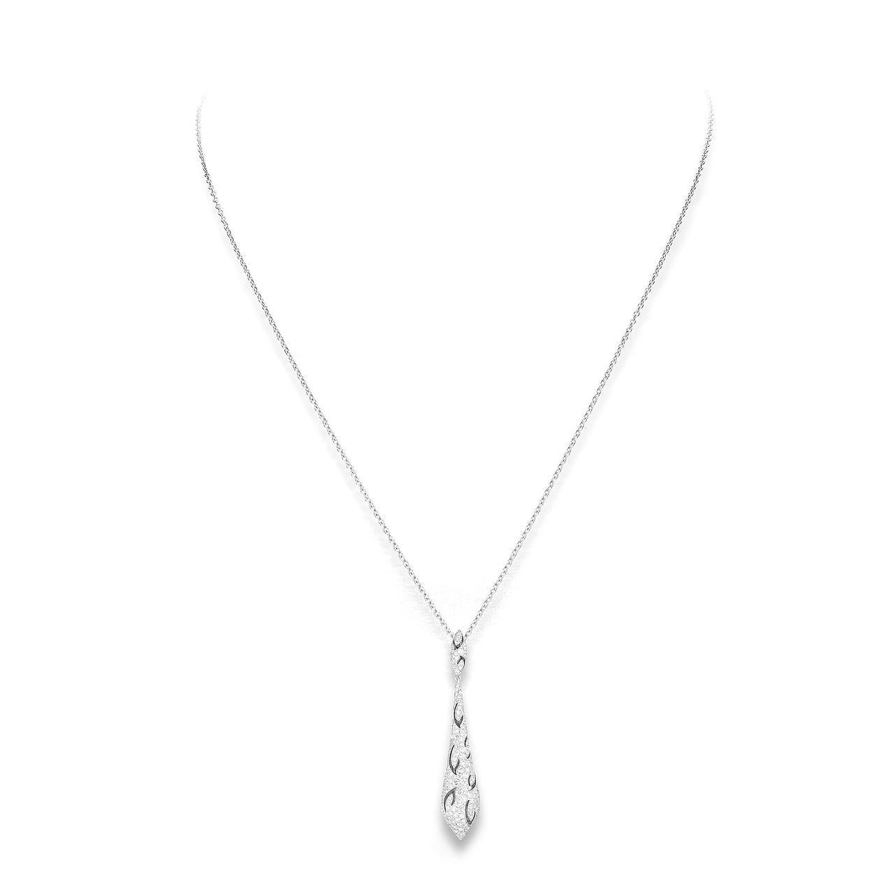 Pendant in 18kt white gold set with 157 diamonds 3.17 cts