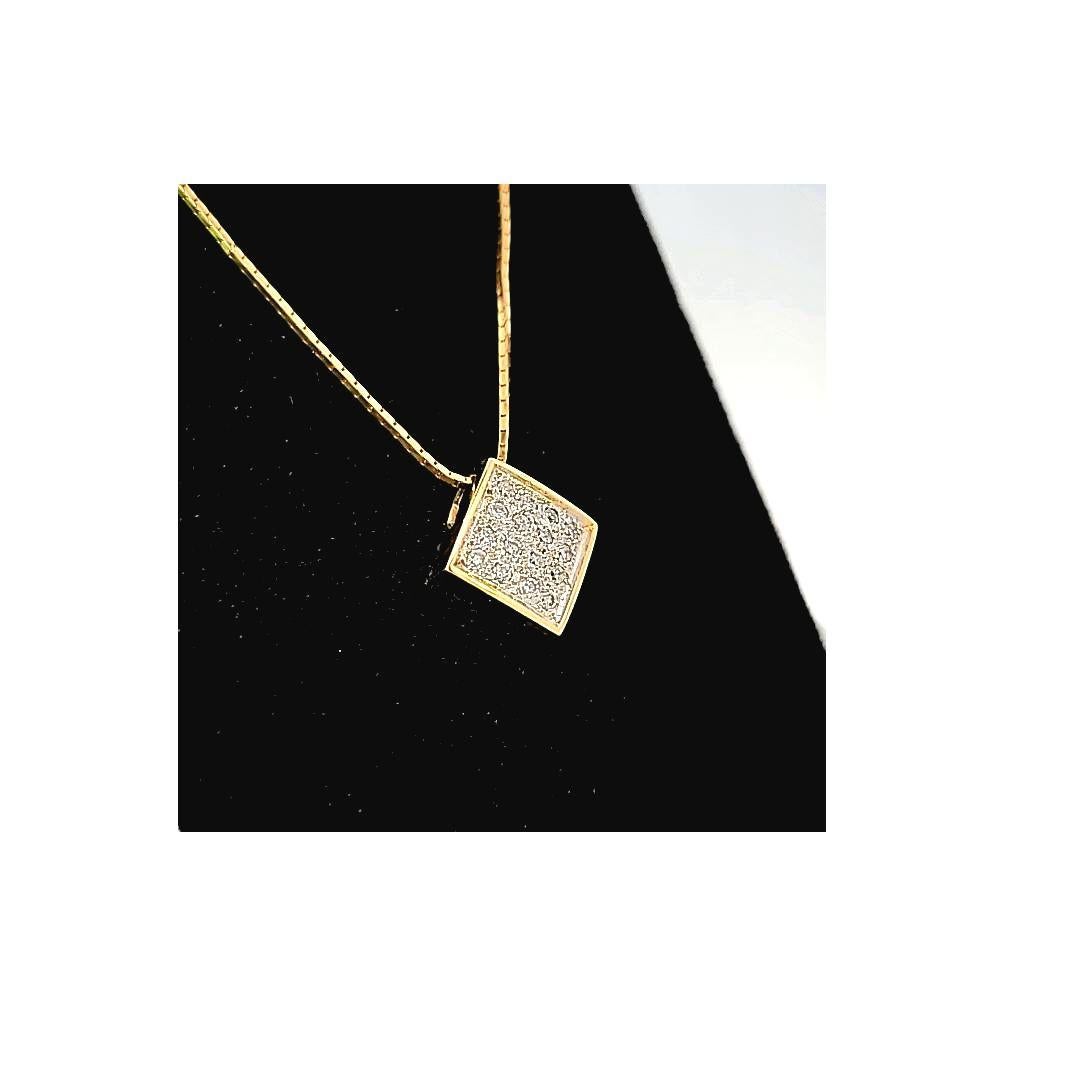 Diamond Pendant Necklace In Good Condition For Sale In Dallas, TX