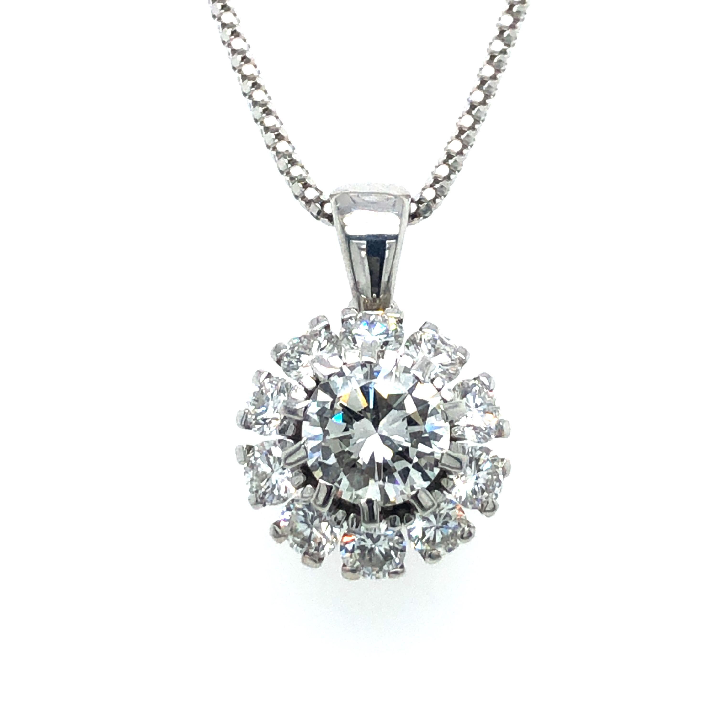 Taille brillant Collier à pendentif en or blanc 18 carats et diamants en vente