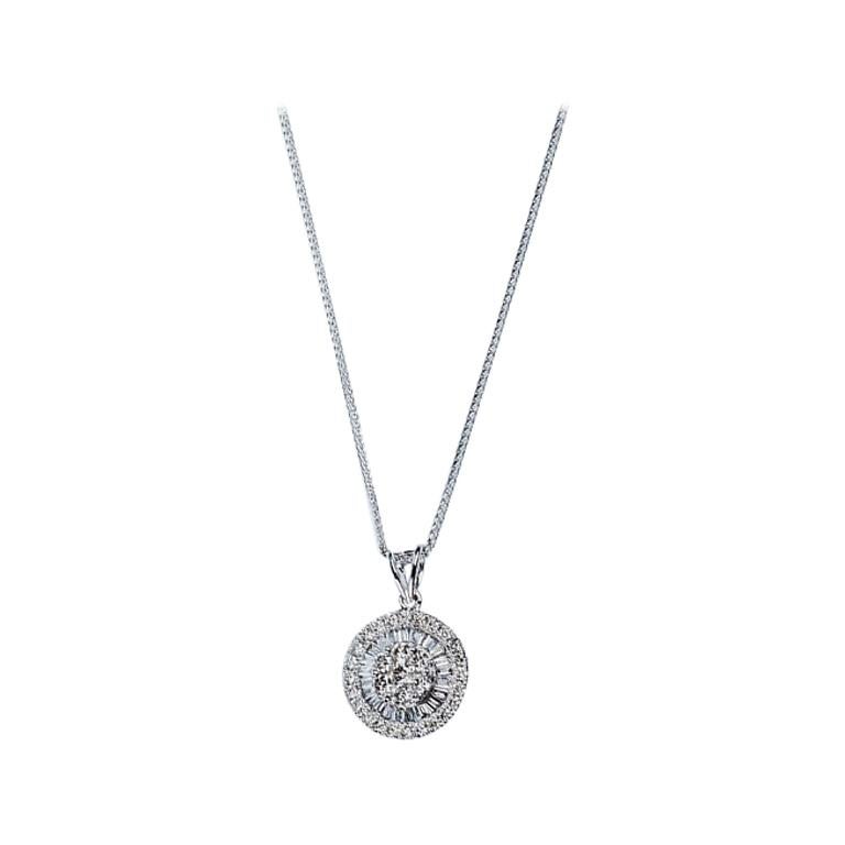 Diamond Pendant of 0.45 Carat in 18 Karat Gold Mounting and Chain For Sale