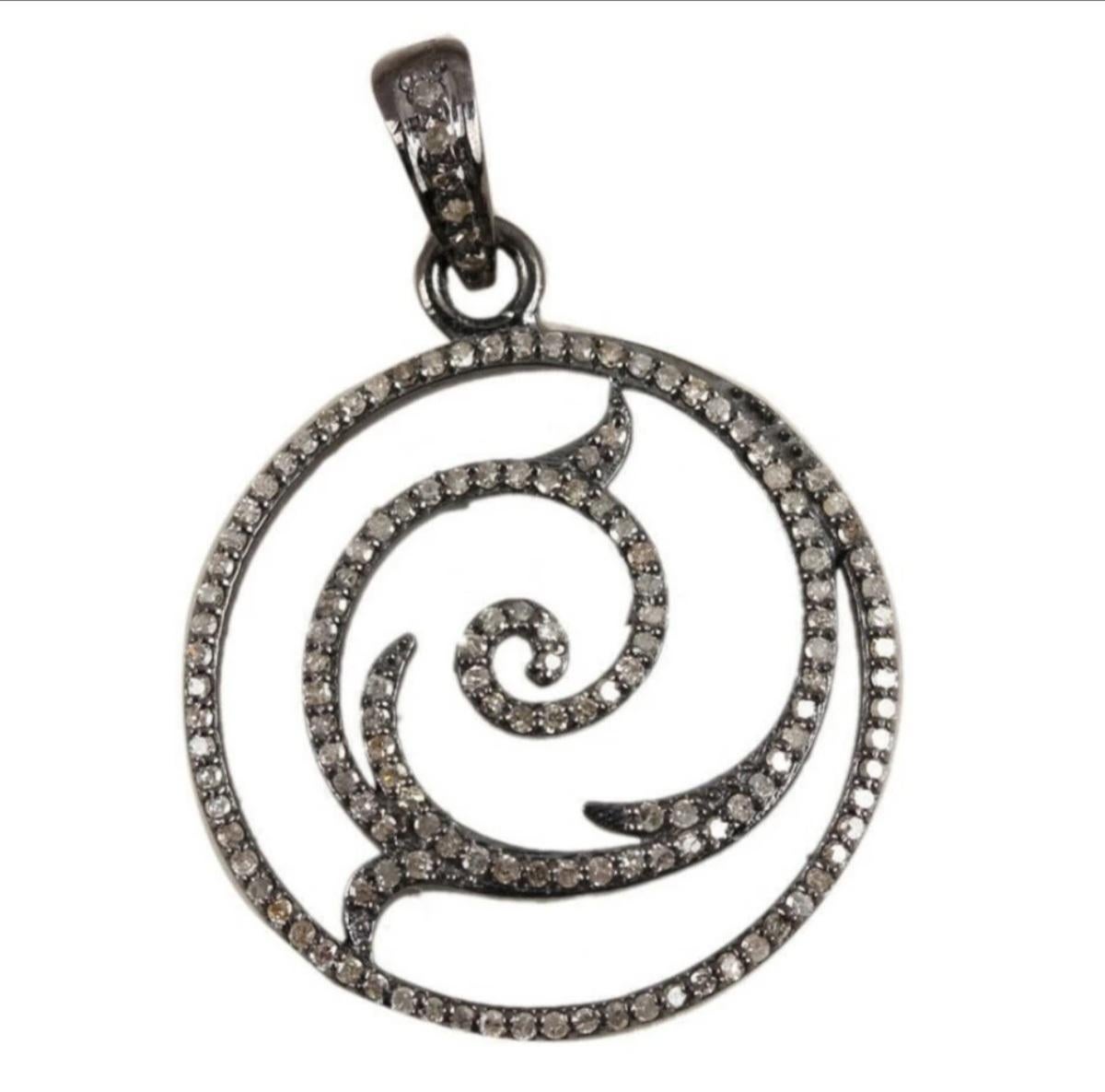 Ciondolo con pavé di diamanti Ciondolo con pavé di diamanti in argento Sterling 925 In condizioni Nuovo in vendita a Chicago, IL