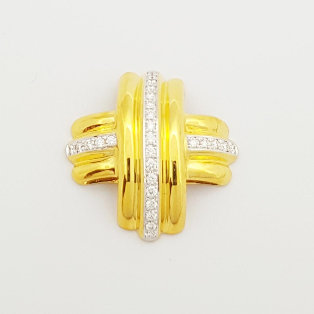 Diamond Pendant Set in 18 Karat Gold Settings For Sale 2