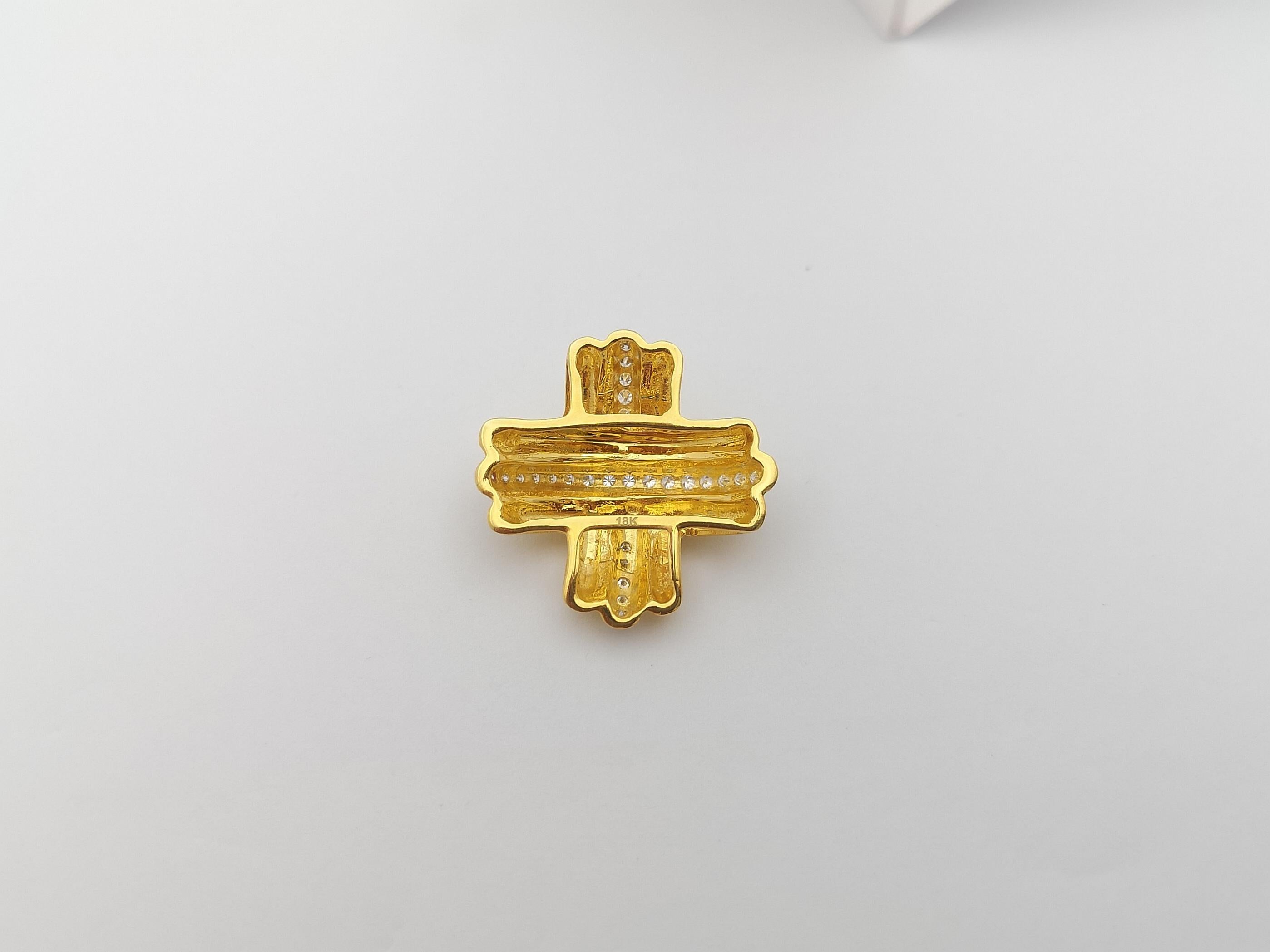Diamond Pendant Set in 18 Karat Gold Settings For Sale 3