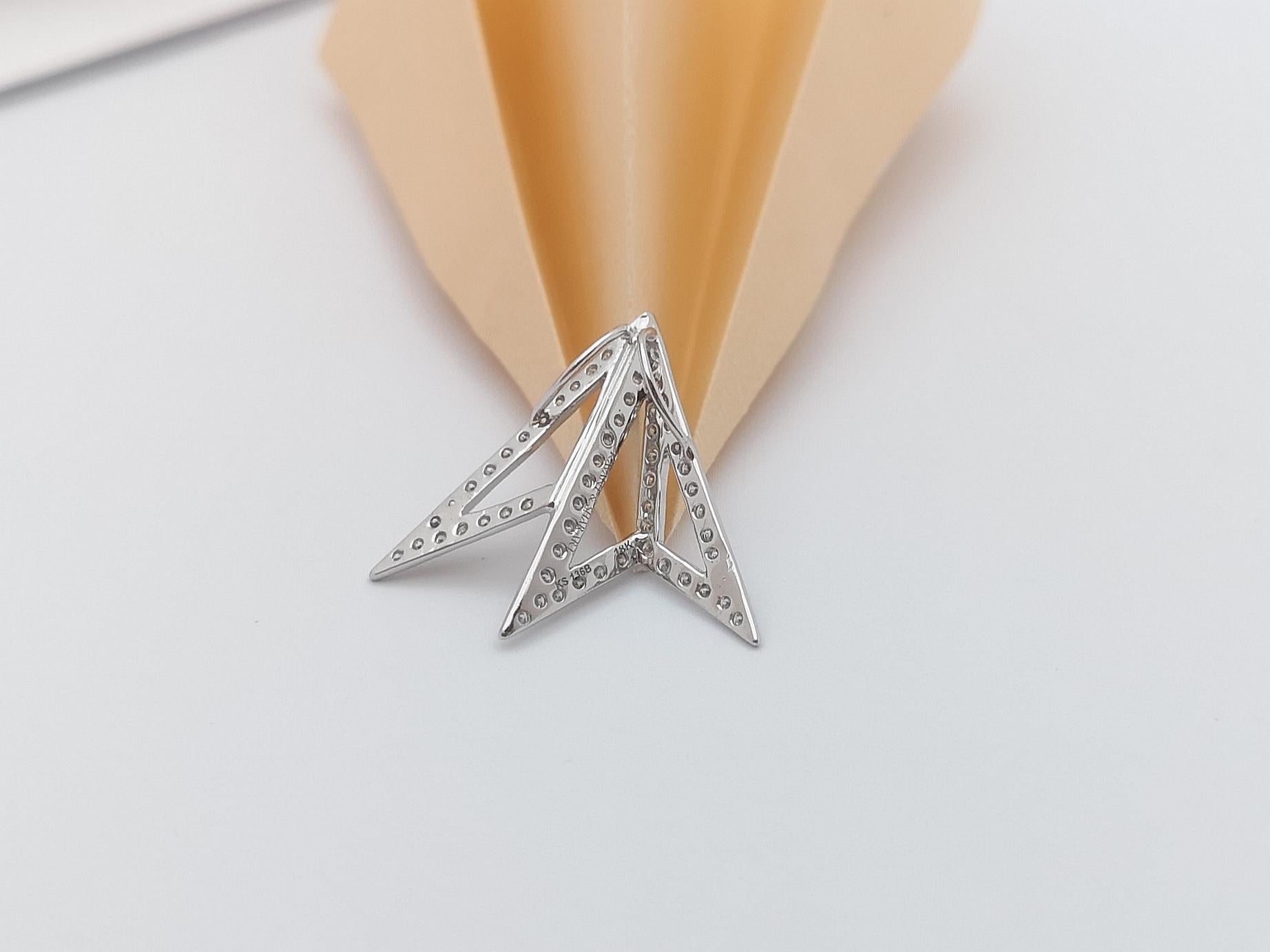 Diamond Pendant Set in 18 Karat White Gold Settings by Kavant & Sharart For Sale 3