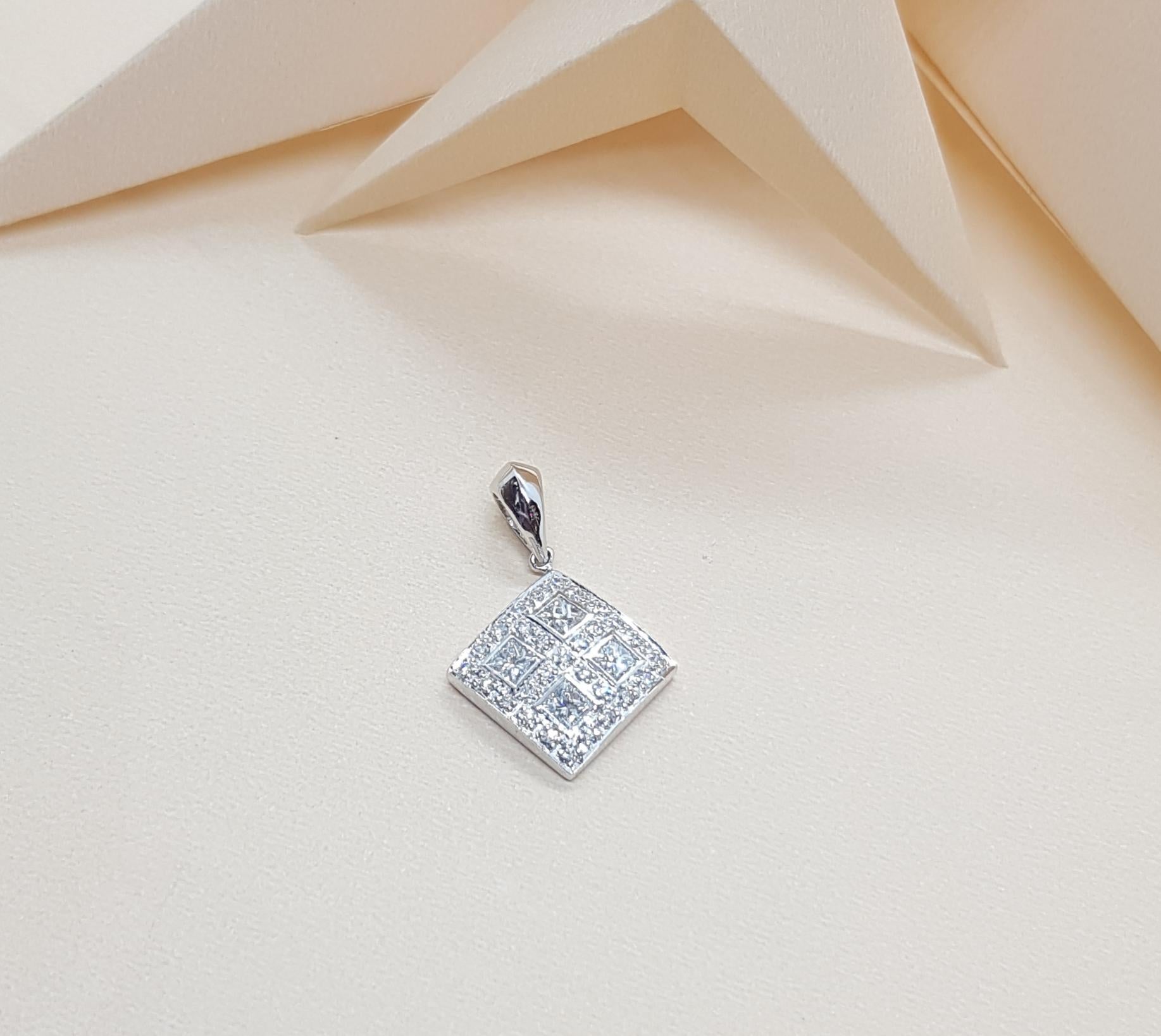 Contemporary Diamond Pendant Set in 18 Karat White Gold Settings For Sale