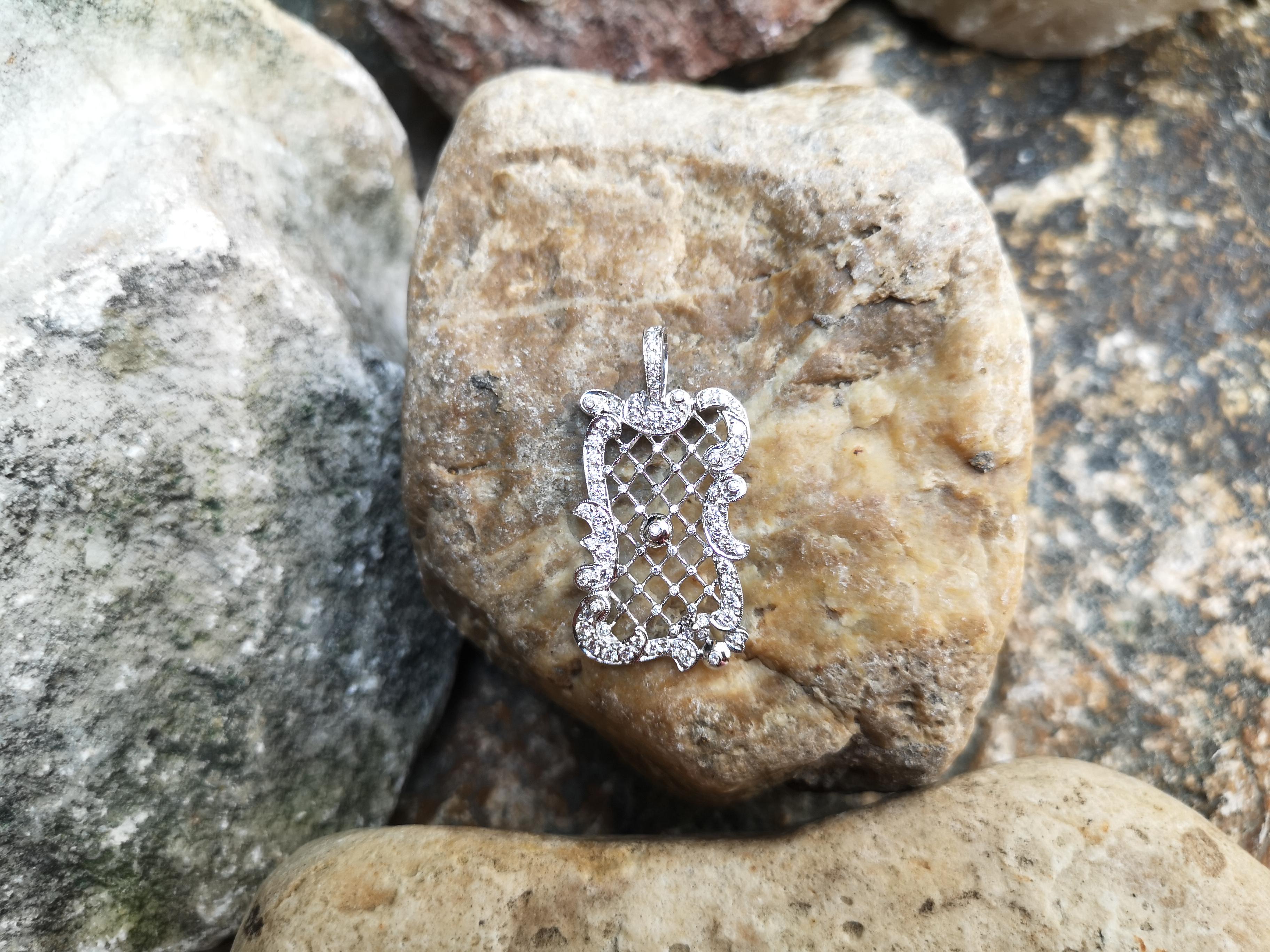 Taille ronde Pendentif en or blanc 18 carats serti de diamants en vente