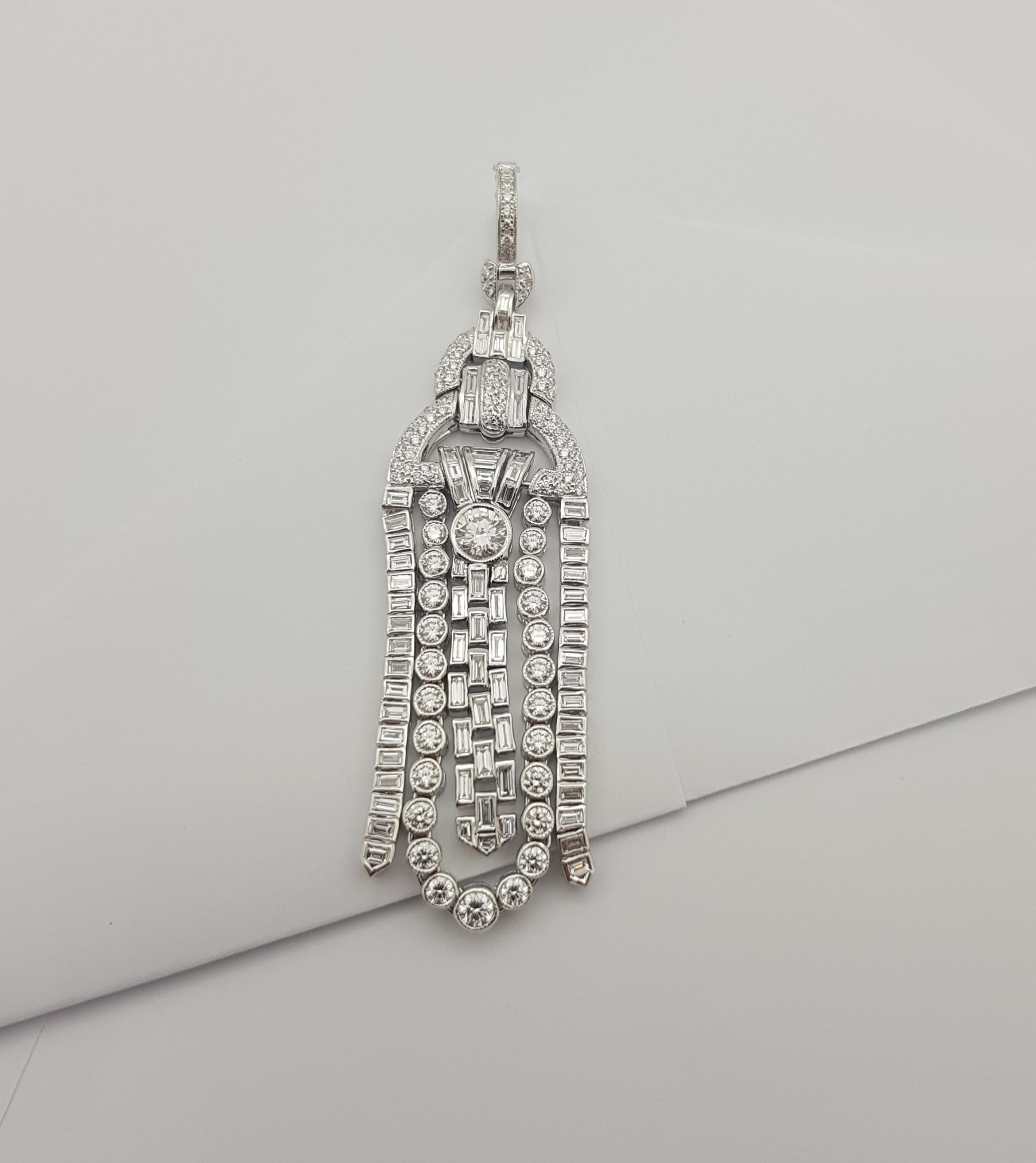 Diamond Pendant Set in 18 Karat White Gold Settings In New Condition For Sale In Bangkok, TH