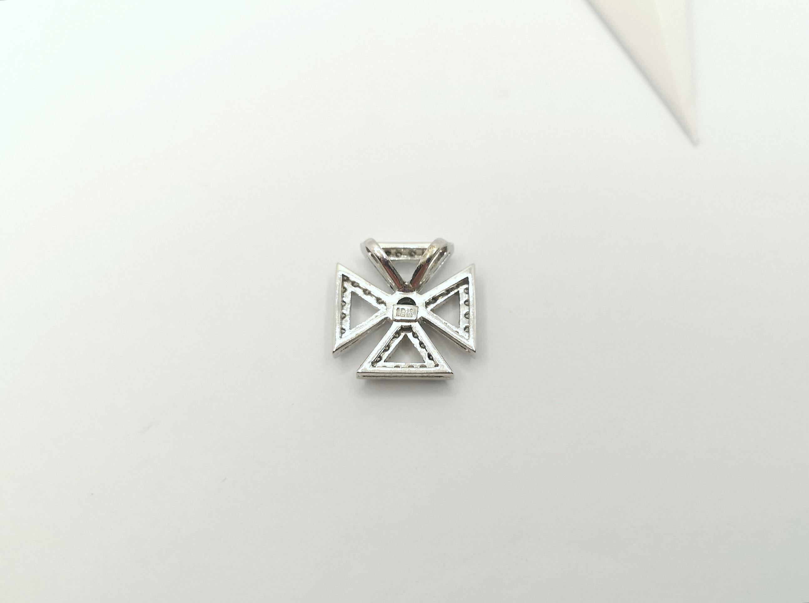 Diamant-Anhänger aus 18 Karat Weißgold in Fassungen für Damen oder Herren im Angebot