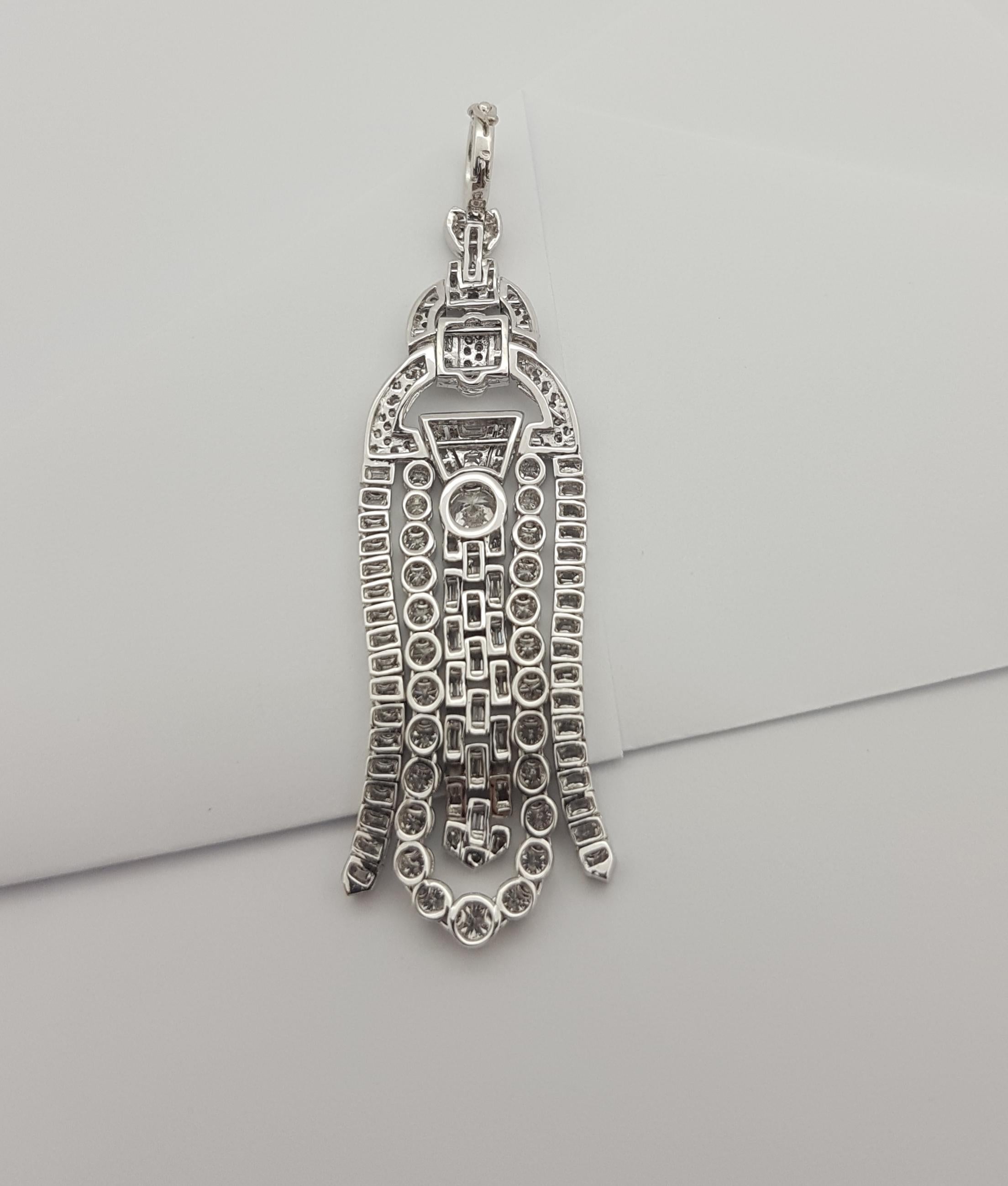 Women's Diamond Pendant Set in 18 Karat White Gold Settings For Sale