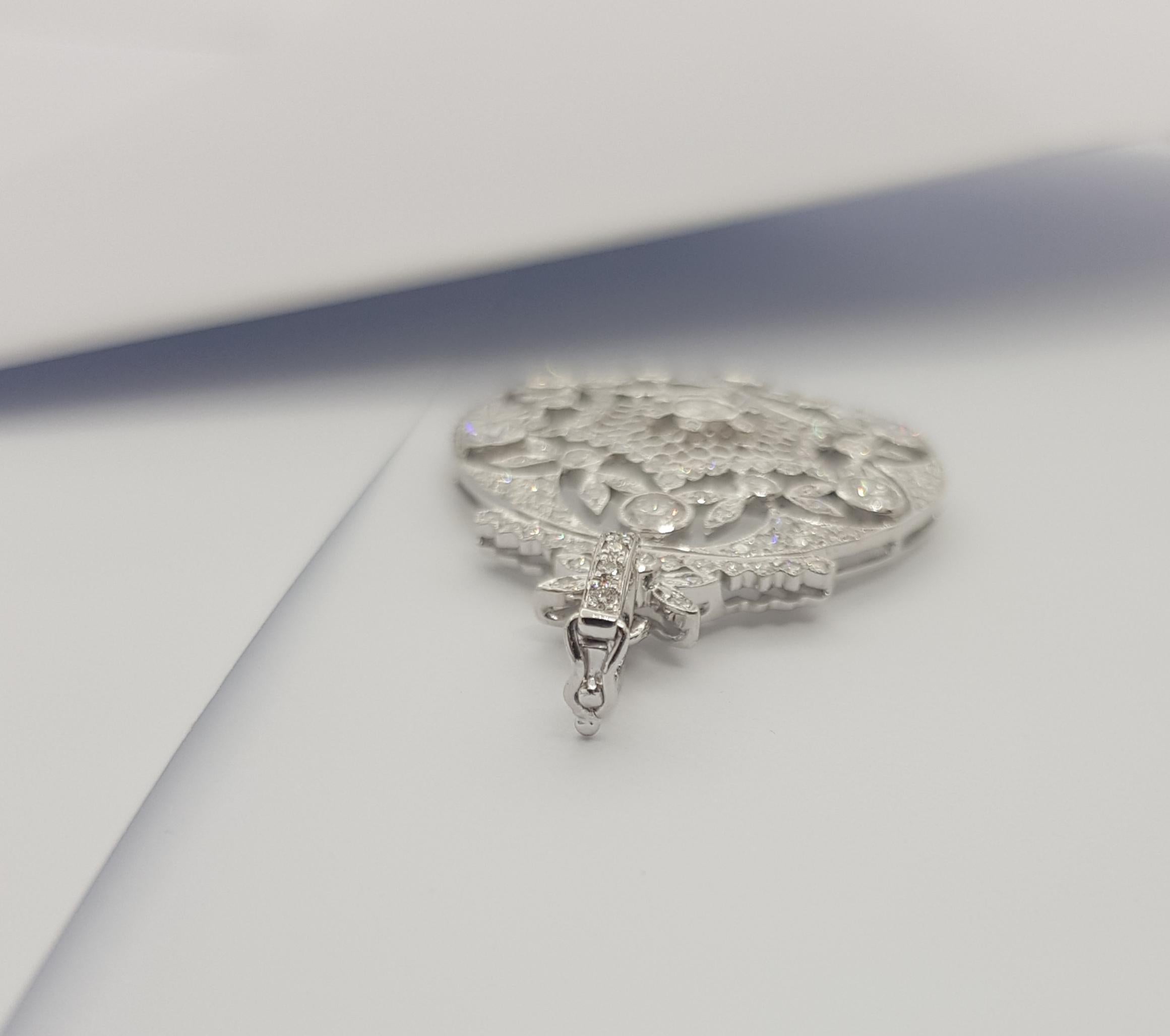Pendentif en diamant serti dans des montures en or blanc 18 carats en vente 1