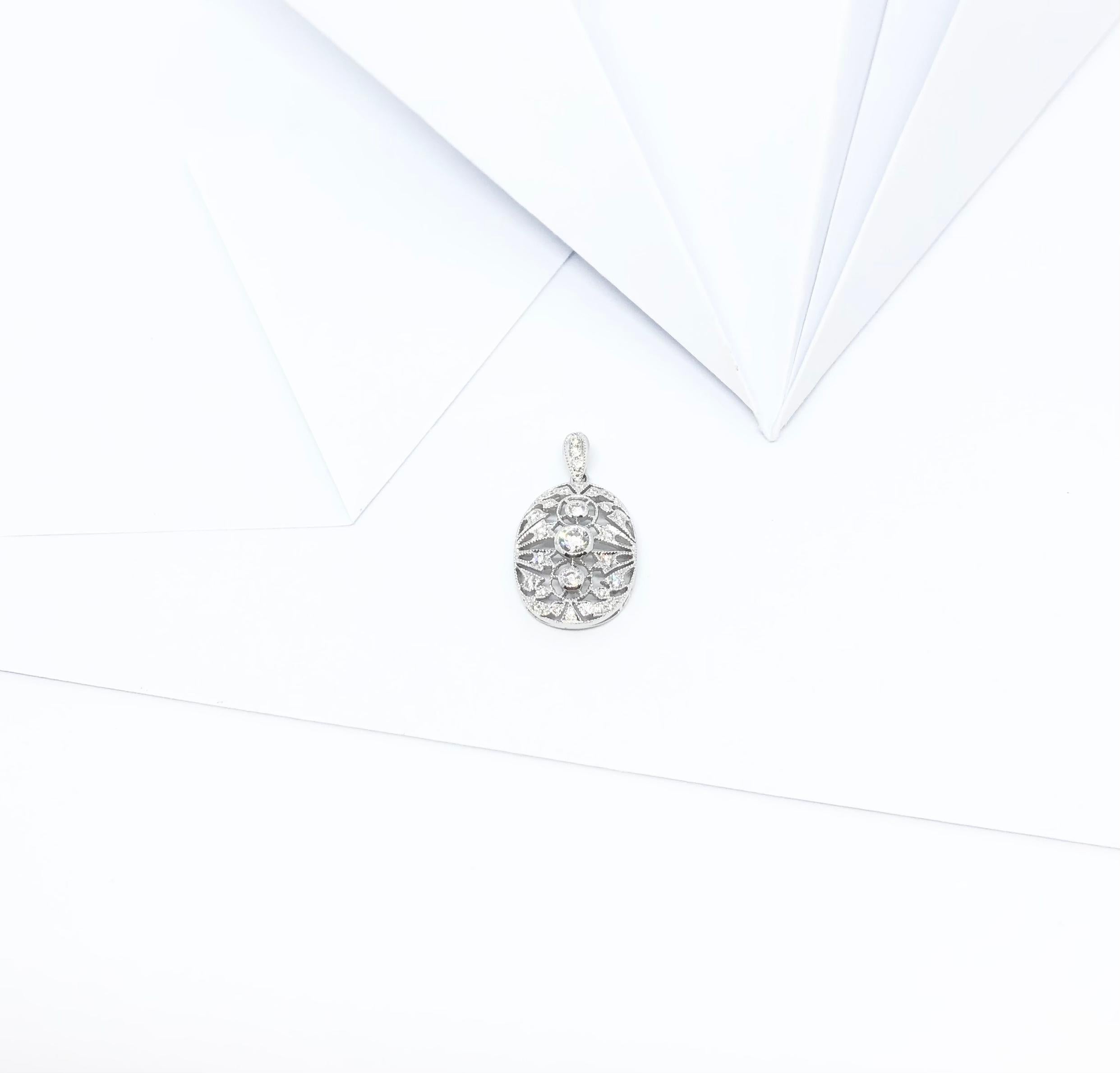 Diamond Pendant Set in 18 Karat White Gold Settings For Sale 3