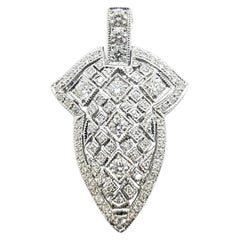 Ciondolo con diamante incastonato in oro bianco 18 carati