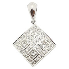 Ciondolo con diamante incastonato in oro bianco 18 carati