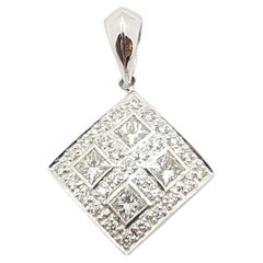 Pendentif en or blanc 18 carats serti de diamants