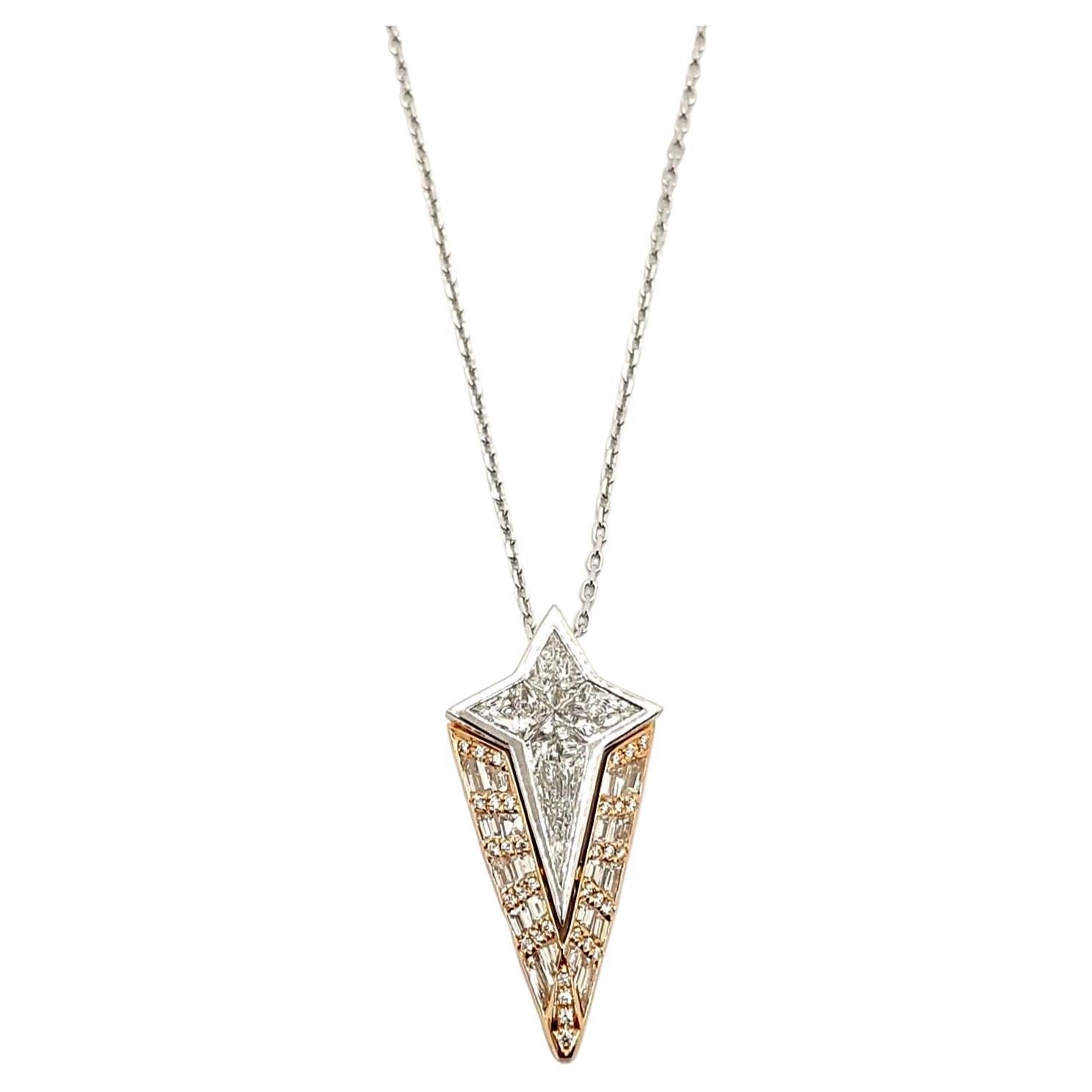 Pendentif en diamant serti dans des montures en or rose et blanc 18K  en vente