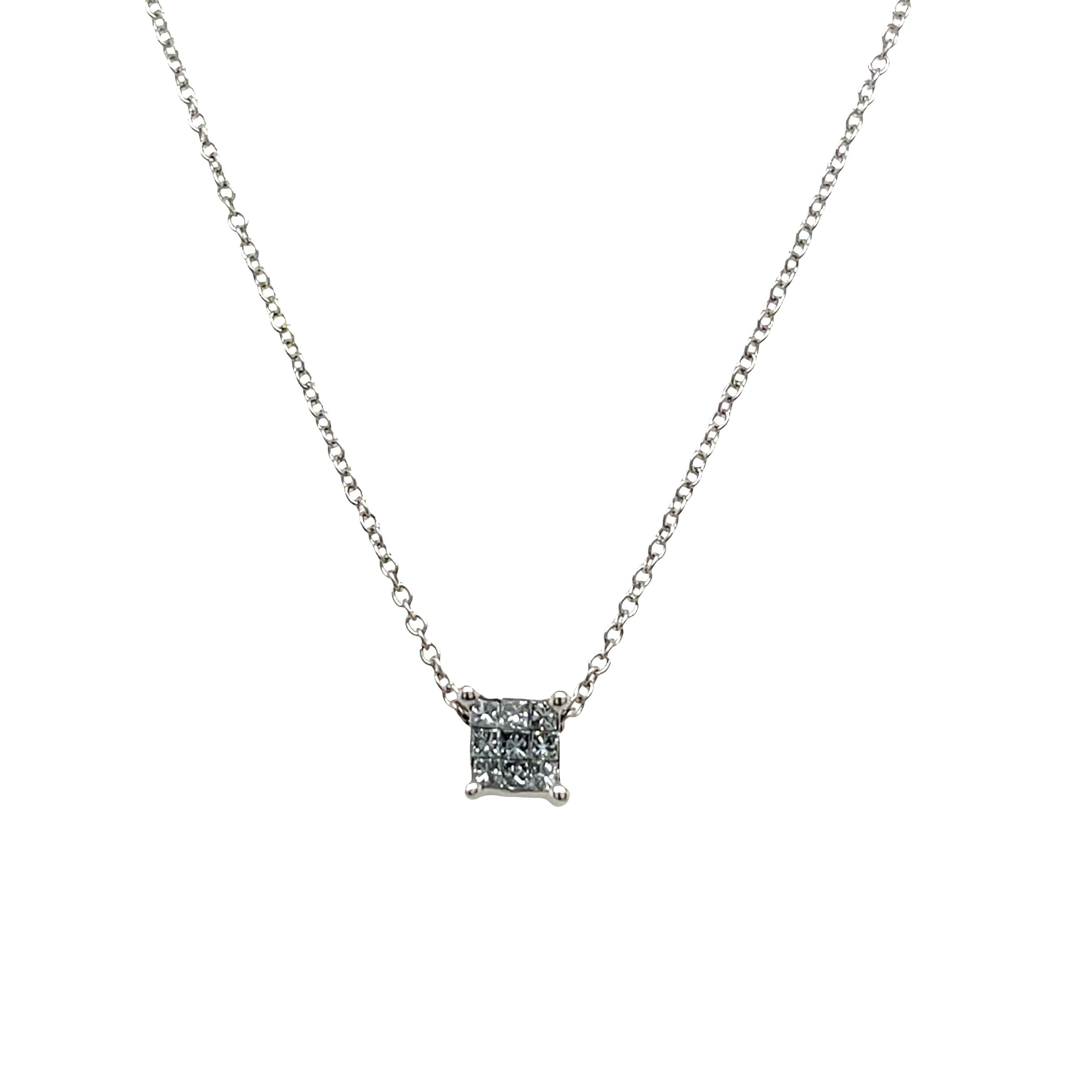 Colgante de diamantes engastado con diamantes de 0,20 ct en oro blanco de 9 ct Corte redondo en venta