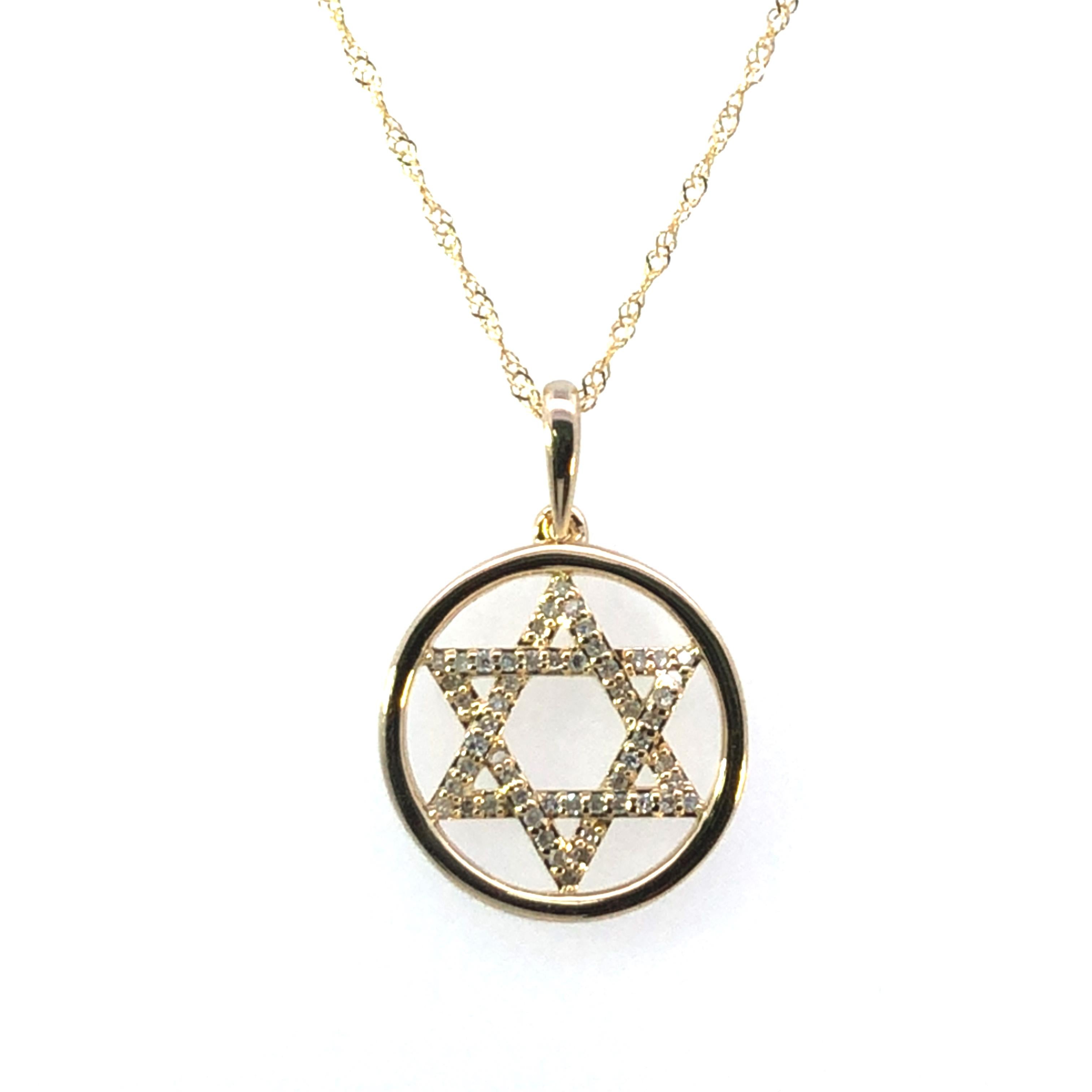 Ciondolo di diamanti con stella di David.  .15ct 14k yg In condizioni Nuovo in vendita a New York, NY