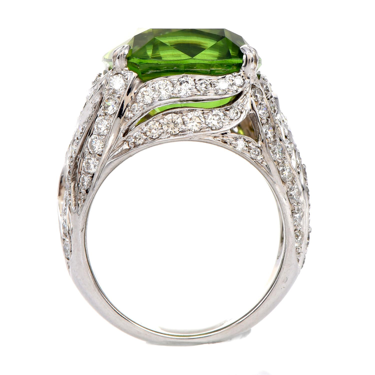 Blatt-Cocktailring, Diamant Peridot, 18 Karat Weißgold im Zustand „Hervorragend“ in Miami, FL