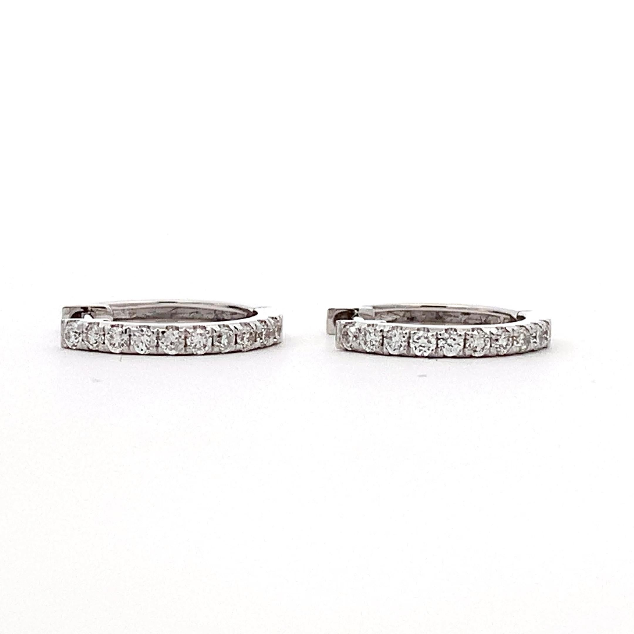 Diamond petit hoop huggie earrings 18k white gold In New Condition For Sale In London, GB