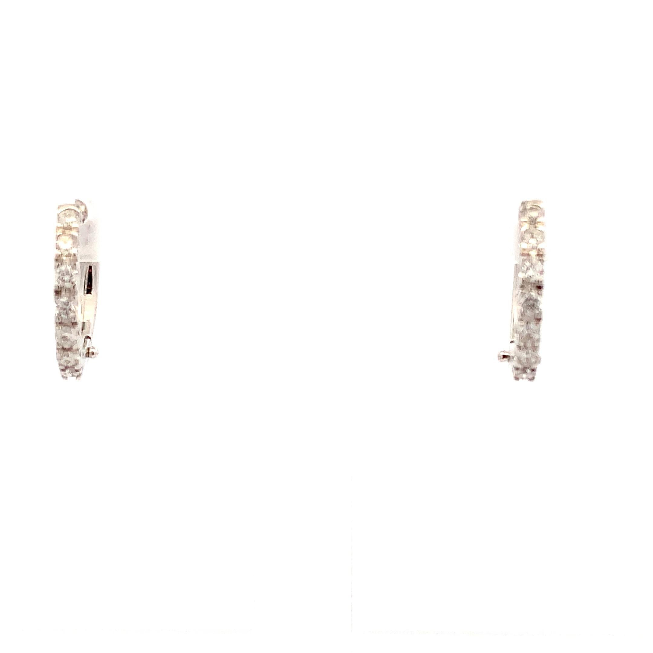 Orecchini a cerchio petite con diamante in oro bianco 18 carati In condizioni Nuovo in vendita a London, GB