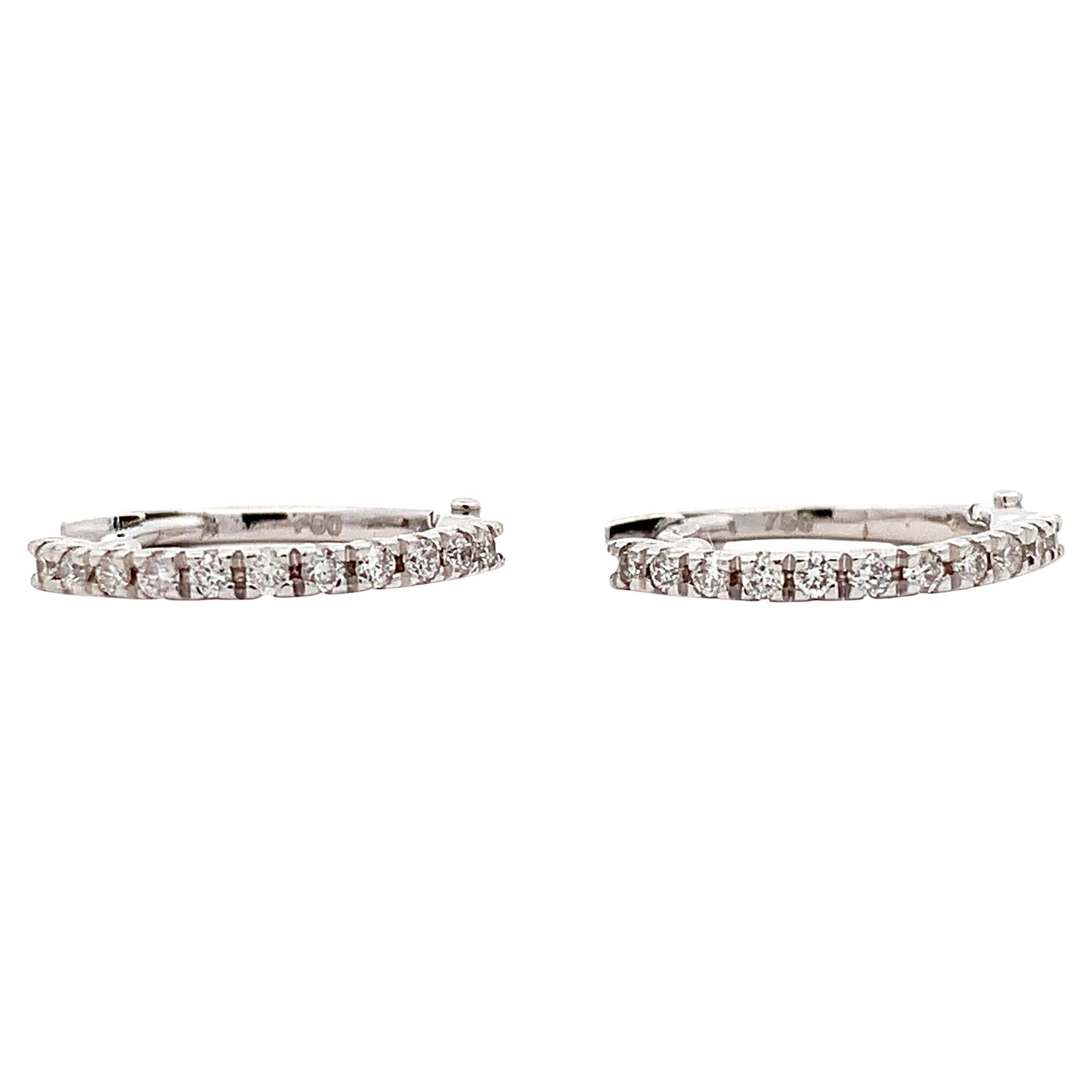 Pendientes huggie de aro pequeño con diamantes Oro blanco 18k