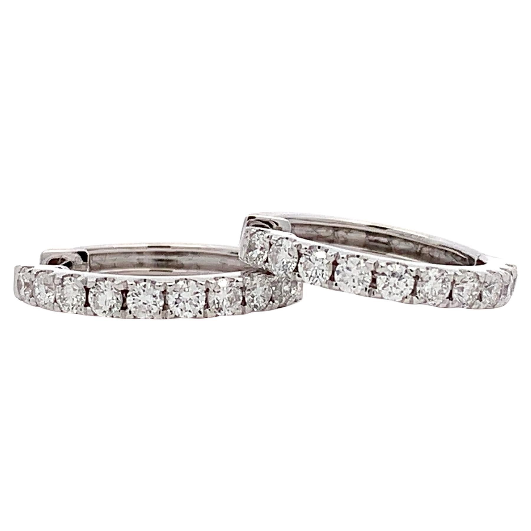 Pendientes huggie de aro pequeño con diamantes Oro blanco 18k