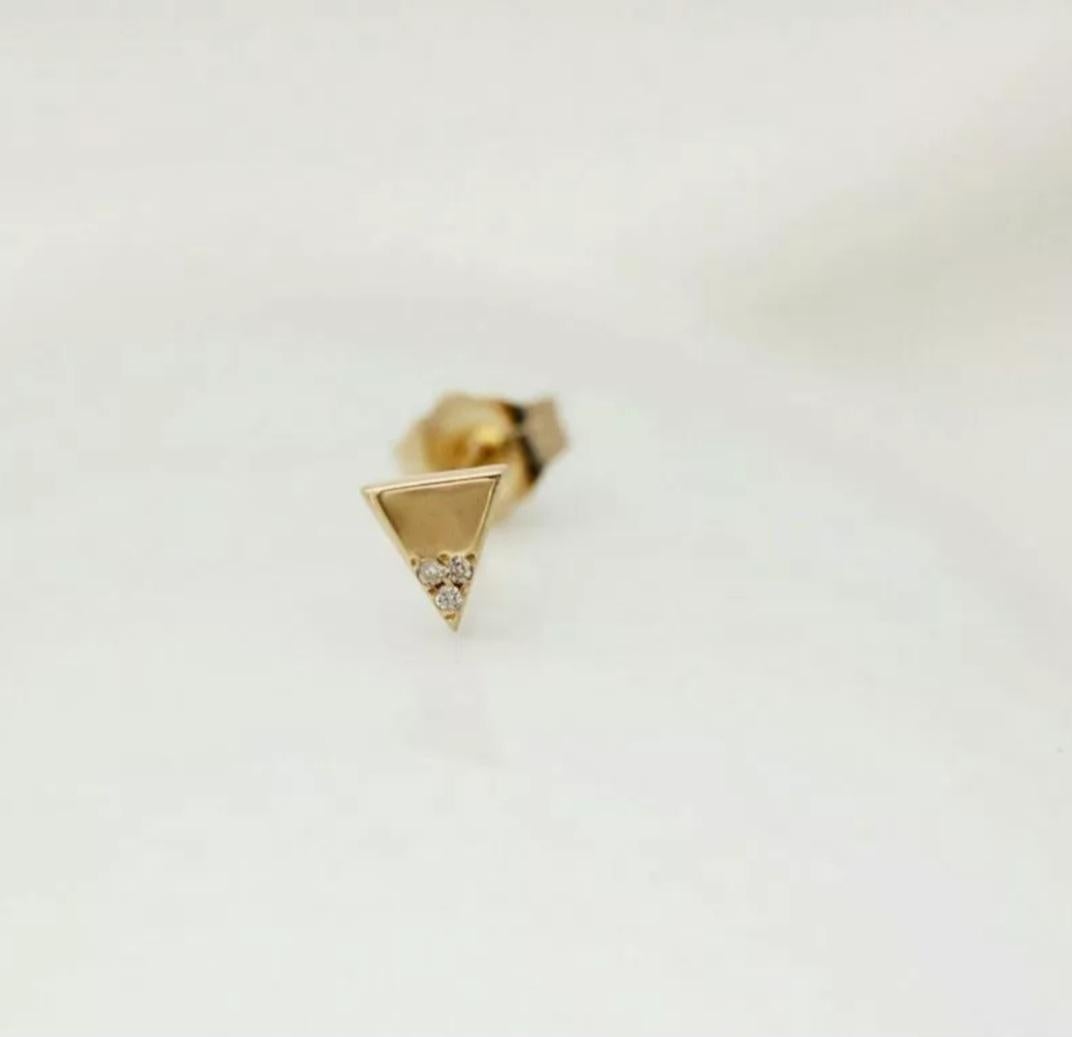 Diamant Petite Triangle Stud 14k Gold Pave Diamond Studded Tops Hochzeit Geschenk. im Zustand „Neu“ im Angebot in Chicago, IL