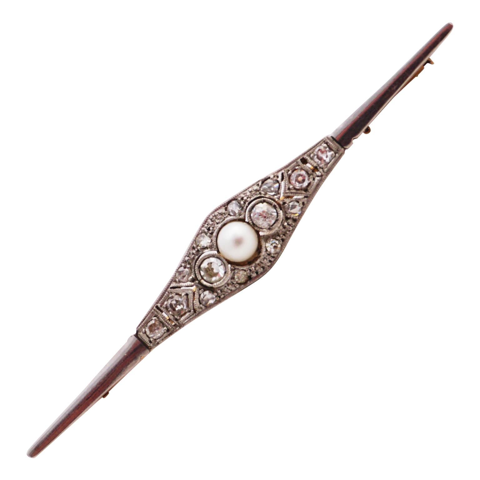 Diamond Pin with Pearl of Art Deco, 1920s For Sale