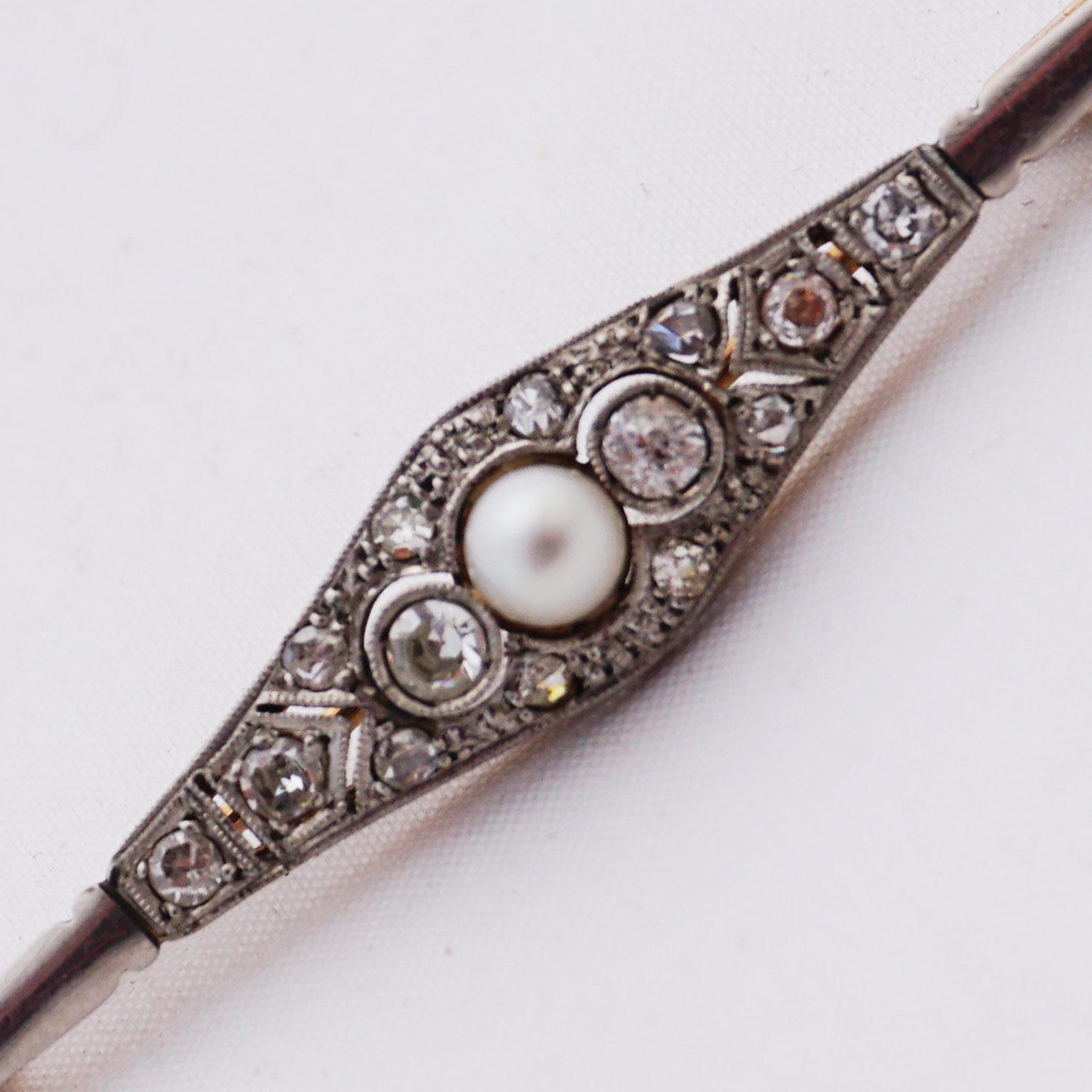 Diamond Pin with Pearl of Art Deco, 1920s In Good Condition For Sale In Berlin, DE