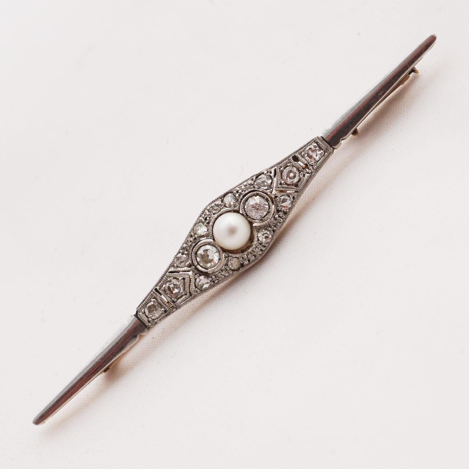 Women's Diamond Pin with Pearl of Art Deco, 1920s For Sale