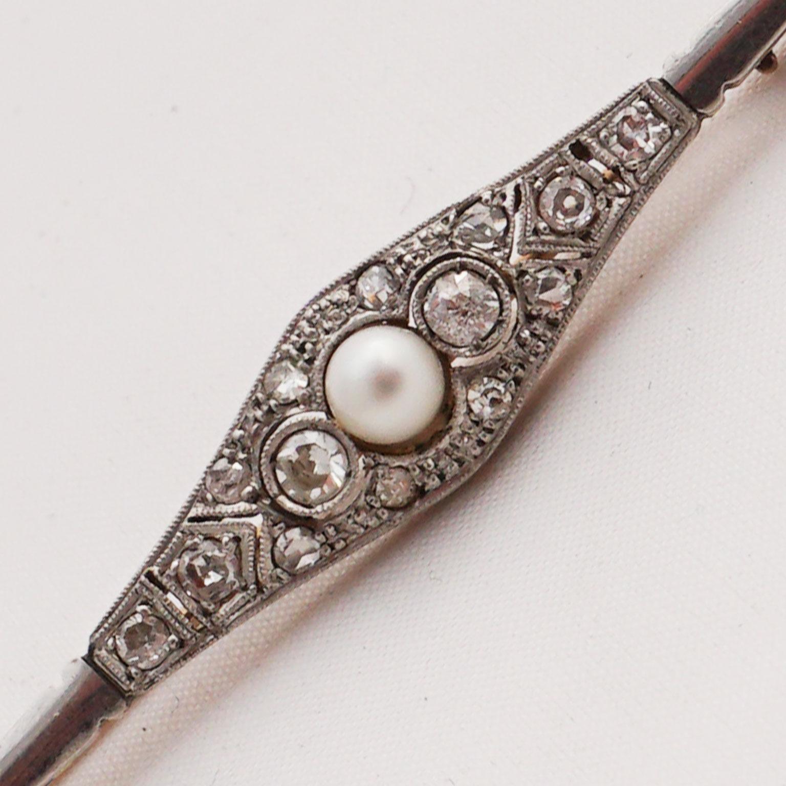 Diamond Pin with Pearl of Art Deco, 1920s For Sale 3