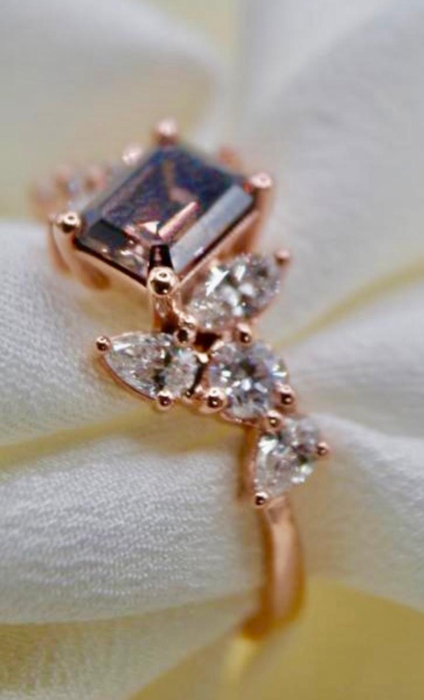 Bague rose GIA 1,08 carat taille émeraude avec 8 diamants avec certificat ! NEW Pour femmes en vente