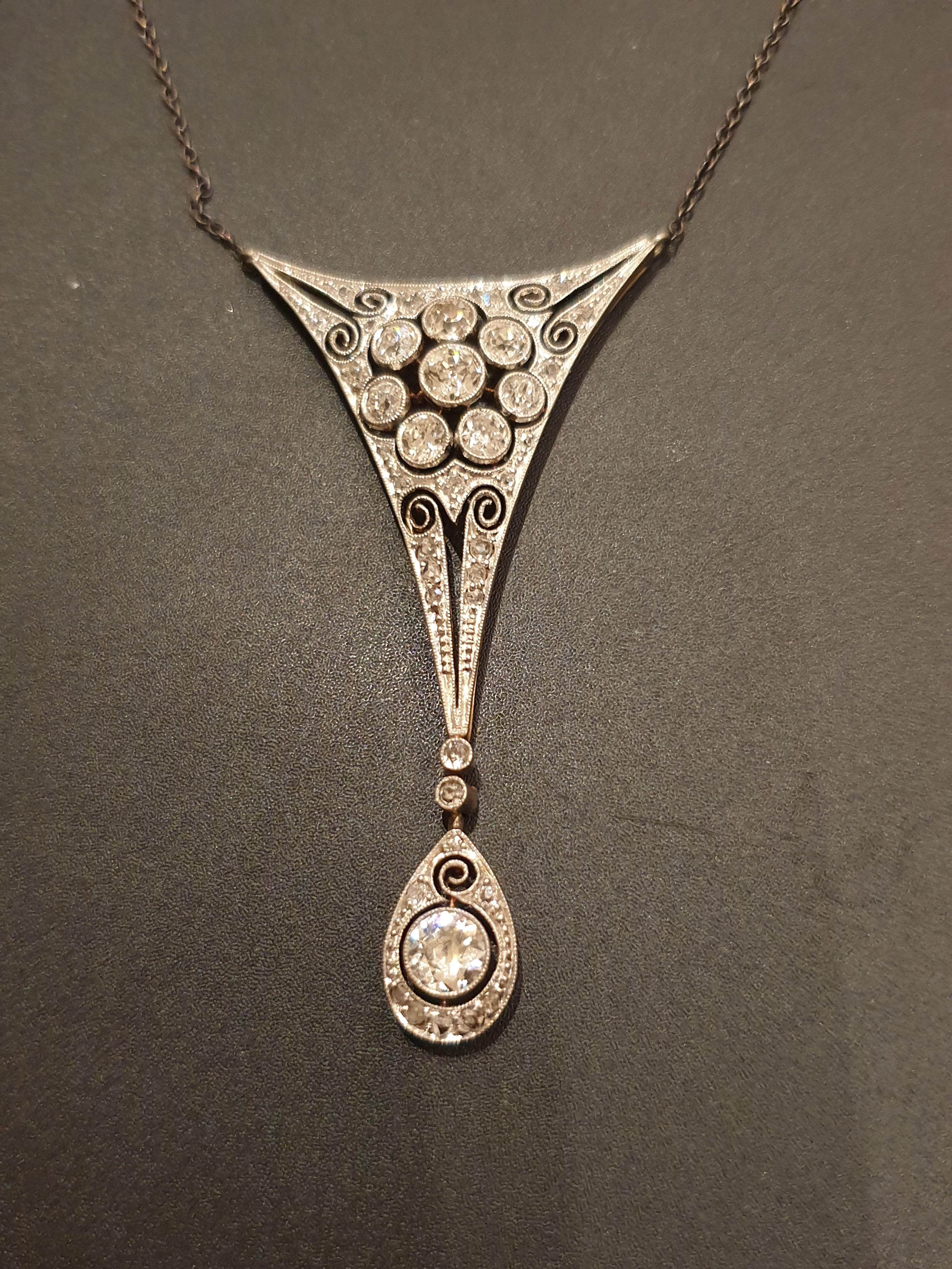 Collier pendentif diamant platine or 14 carats Pour femmes en vente