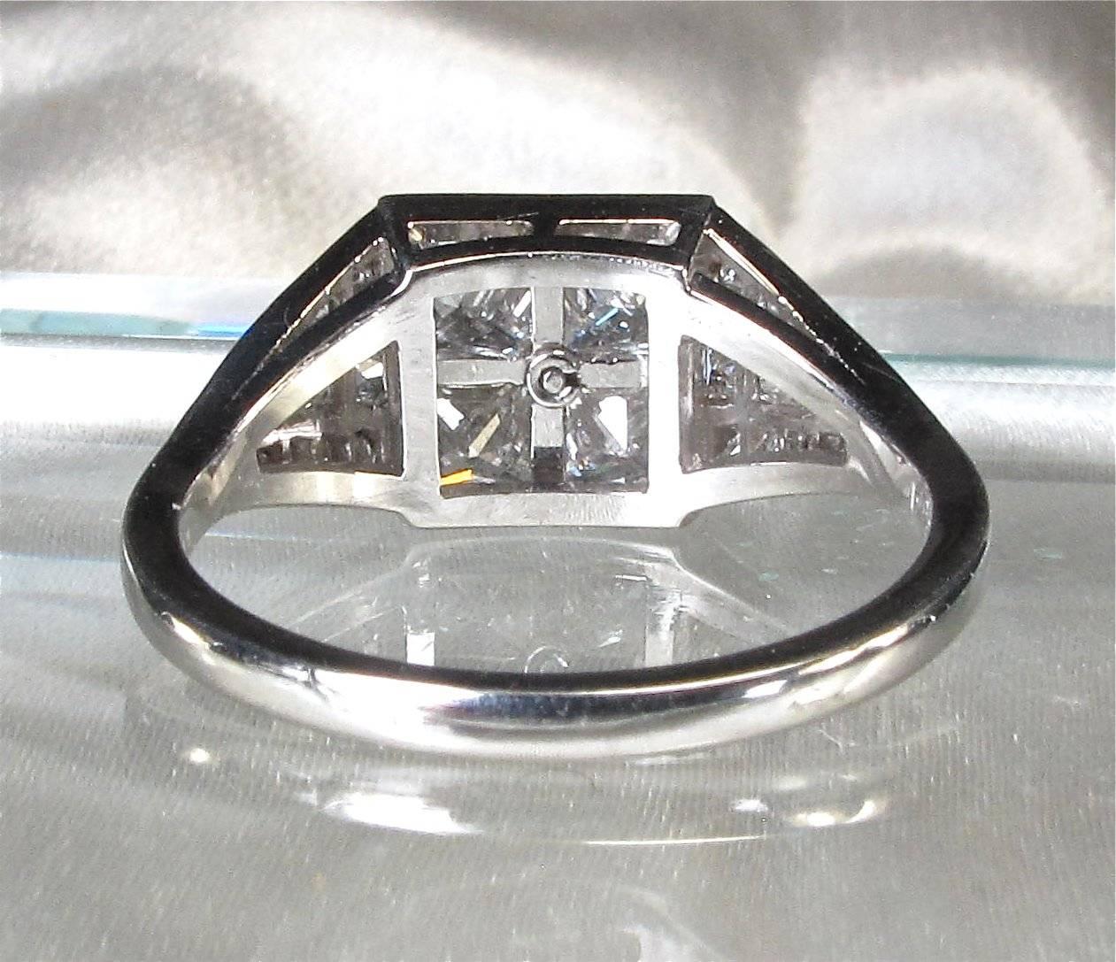 Diamond Platinum Art Deco Style Engagement  Ring In New Condition For Sale In Wiesbaden, DE