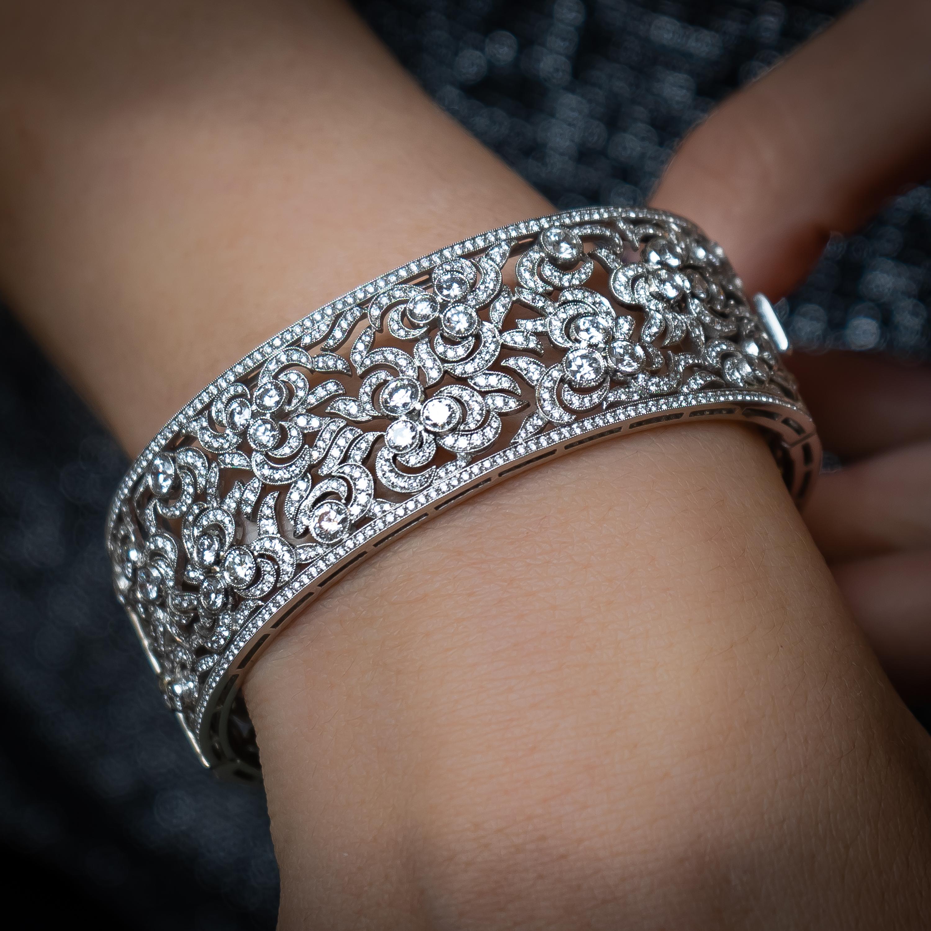 Taille brillant Bracelet jonc en platine avec diamants de 11,23 carats en vente
