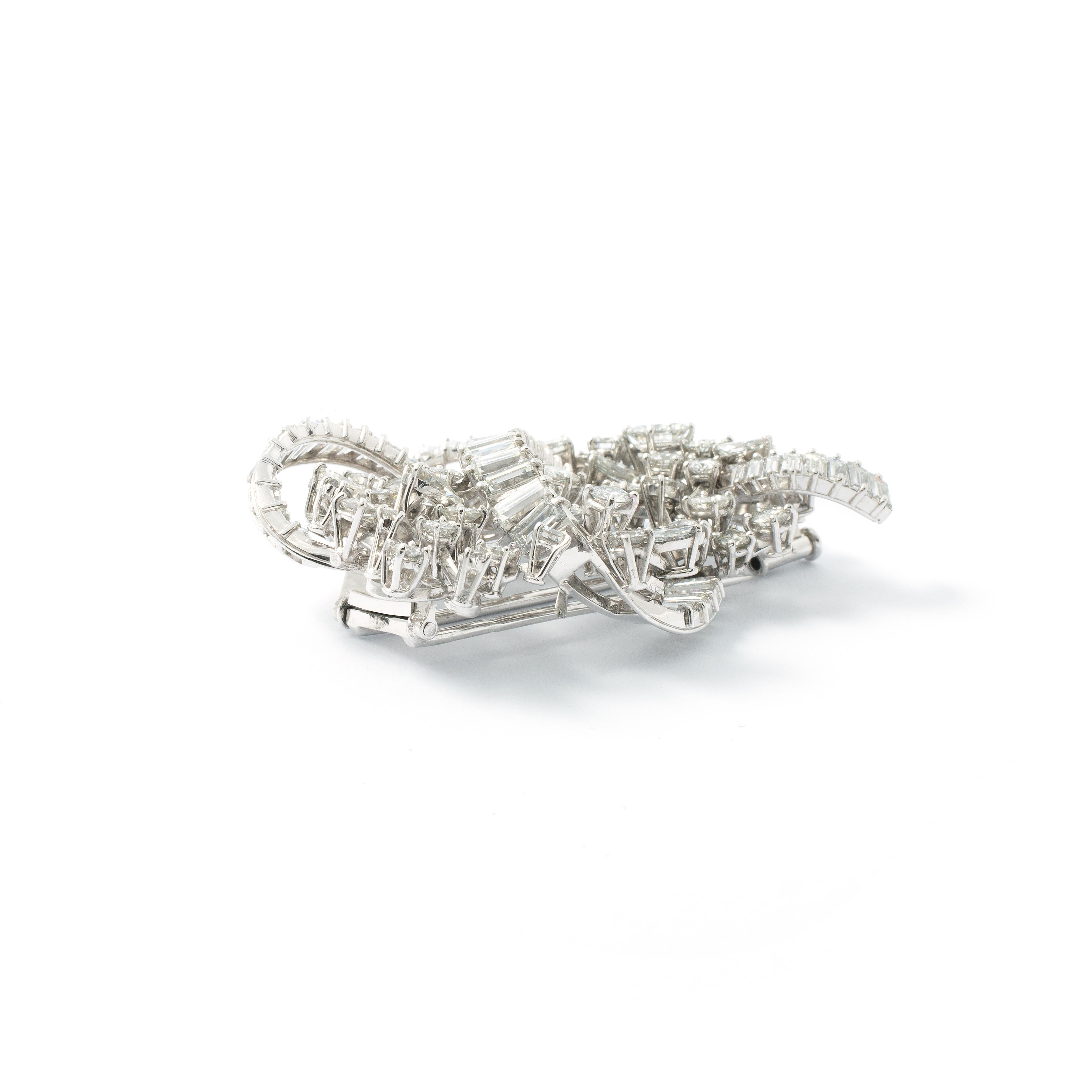 Diamond and Platinum Brooch.
Baguette cut Diamonds: approx. 4.80 carats.
Round cut and Marquise cut Diamonds: 10.80 carats.
Size: 5.50 x 4.00 cm.
Gross weight: 26.88 grams.
