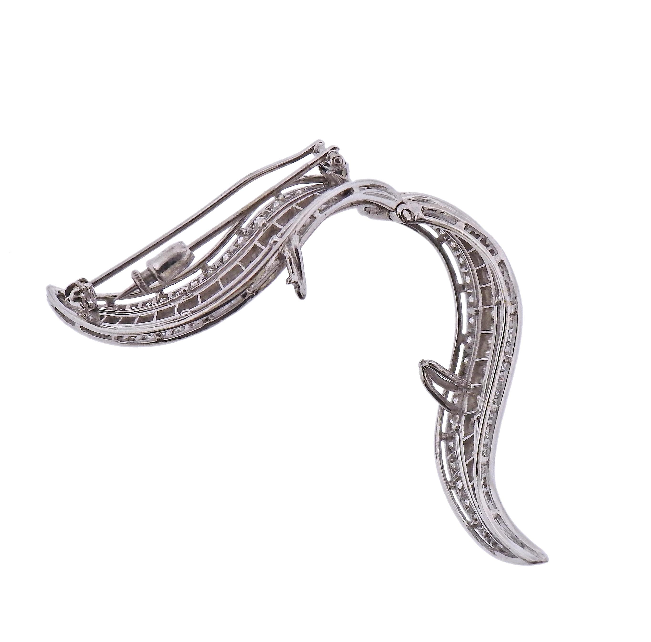 Diamond Platinum Brooch Pin In Excellent Condition For Sale In New York, NY